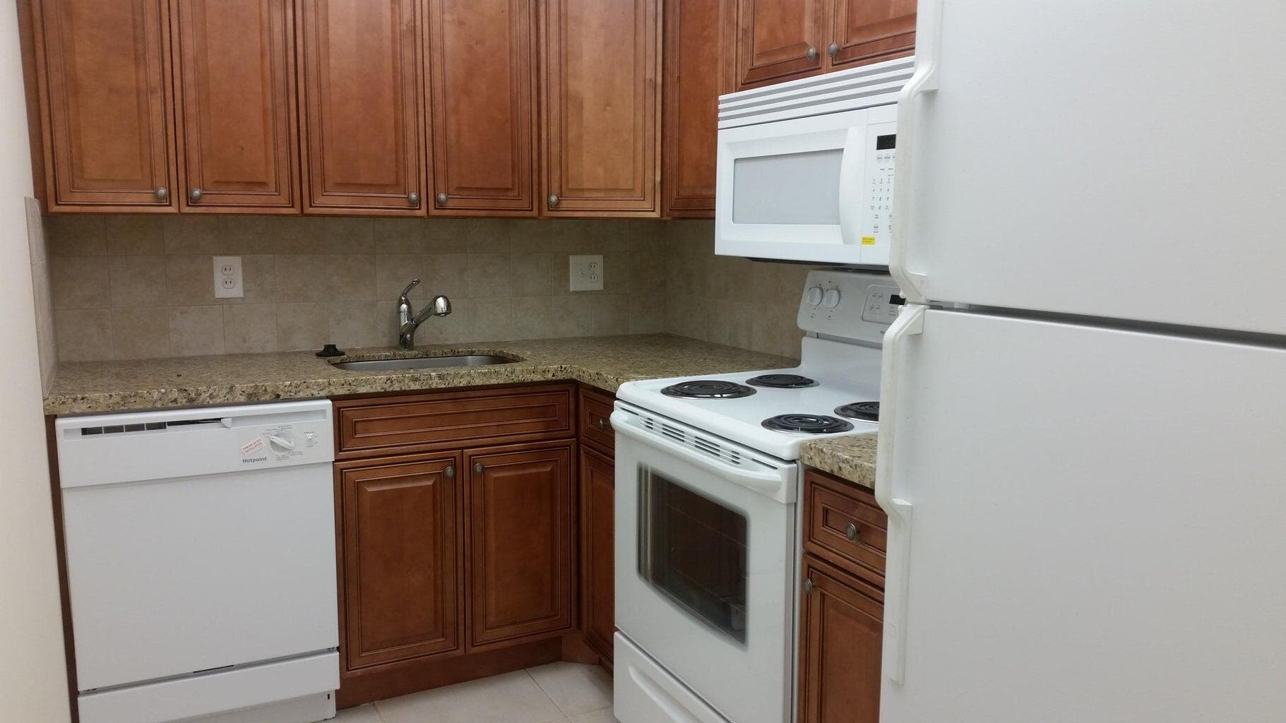 642 NW 13th Street 24, Boca Raton, FL 33486 — photo 5 of 9