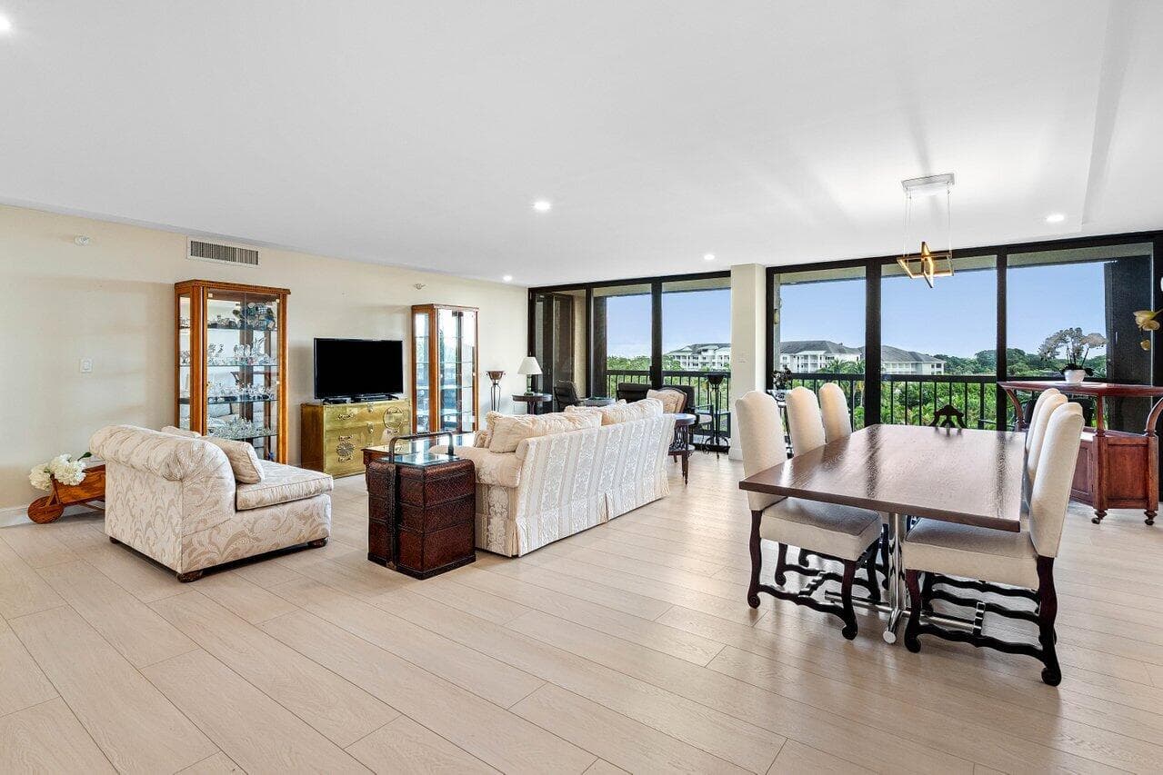2450 Presidential Way 607, West Palm Beach, FL 33401 — photo 1 of 38