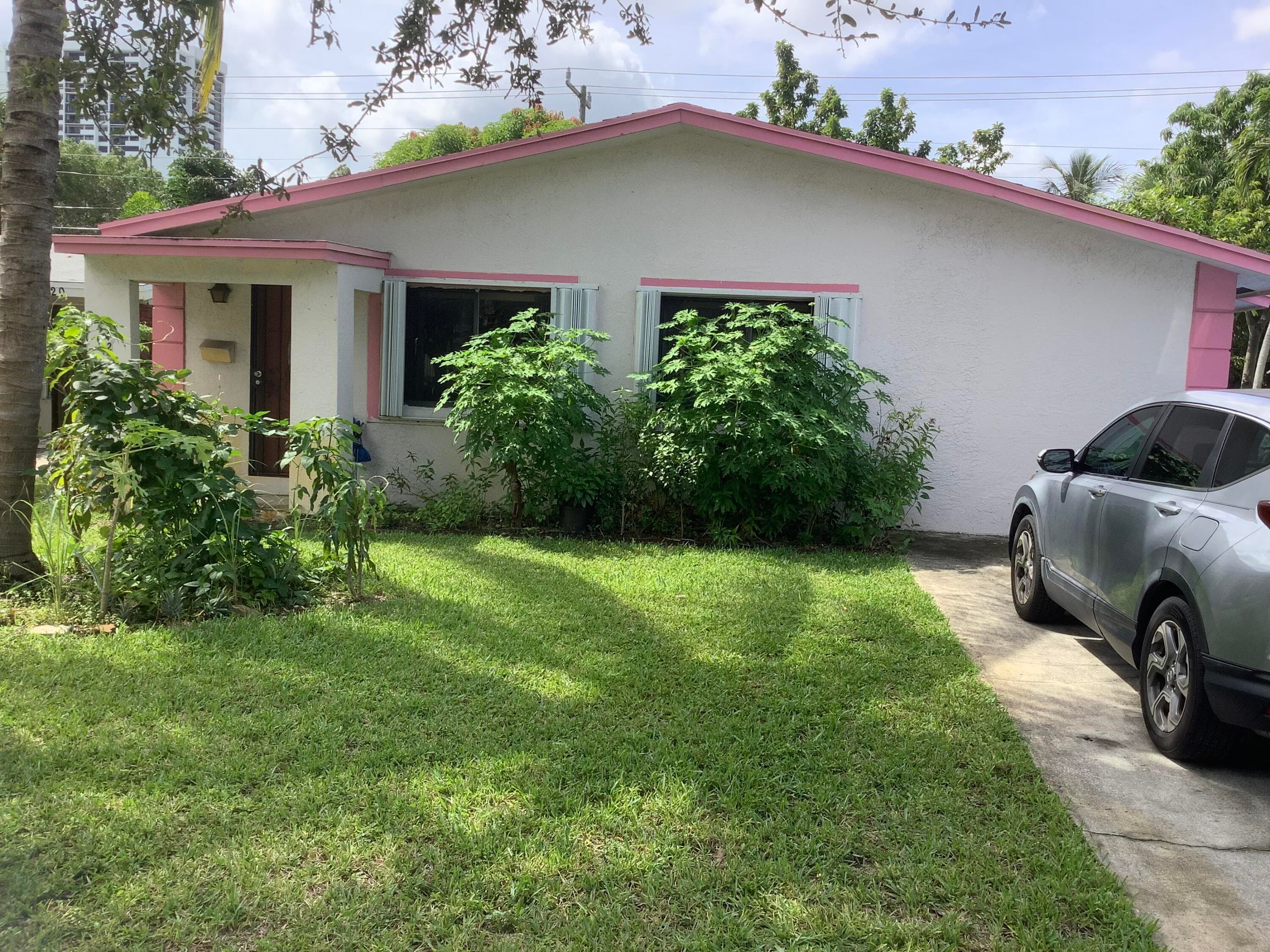 424 59th Street, West Palm Beach, FL 33407 — photo 1 of 40