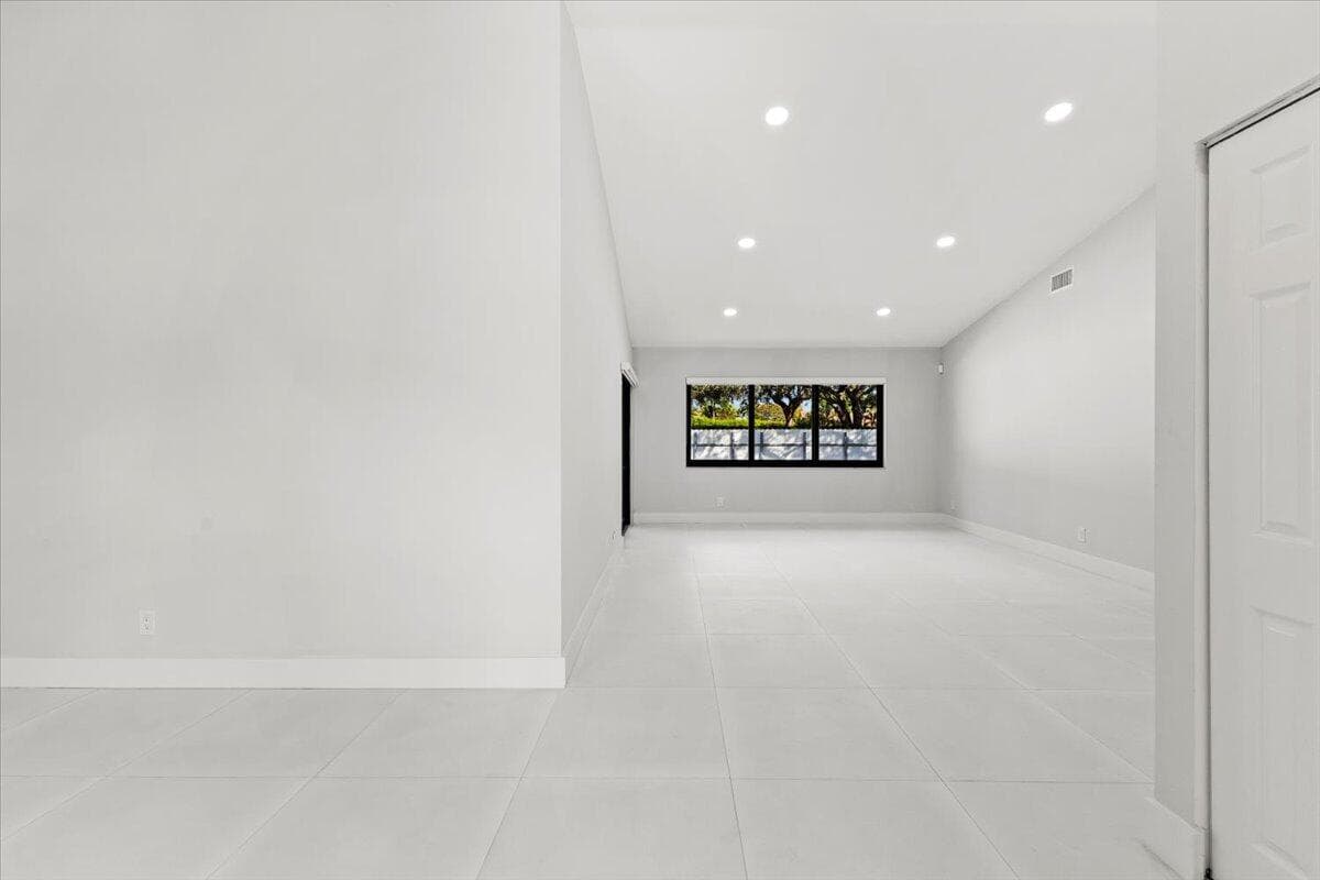 20221 NW 8th Street, Pembroke Pines, FL 33029 — photo 6 of 41