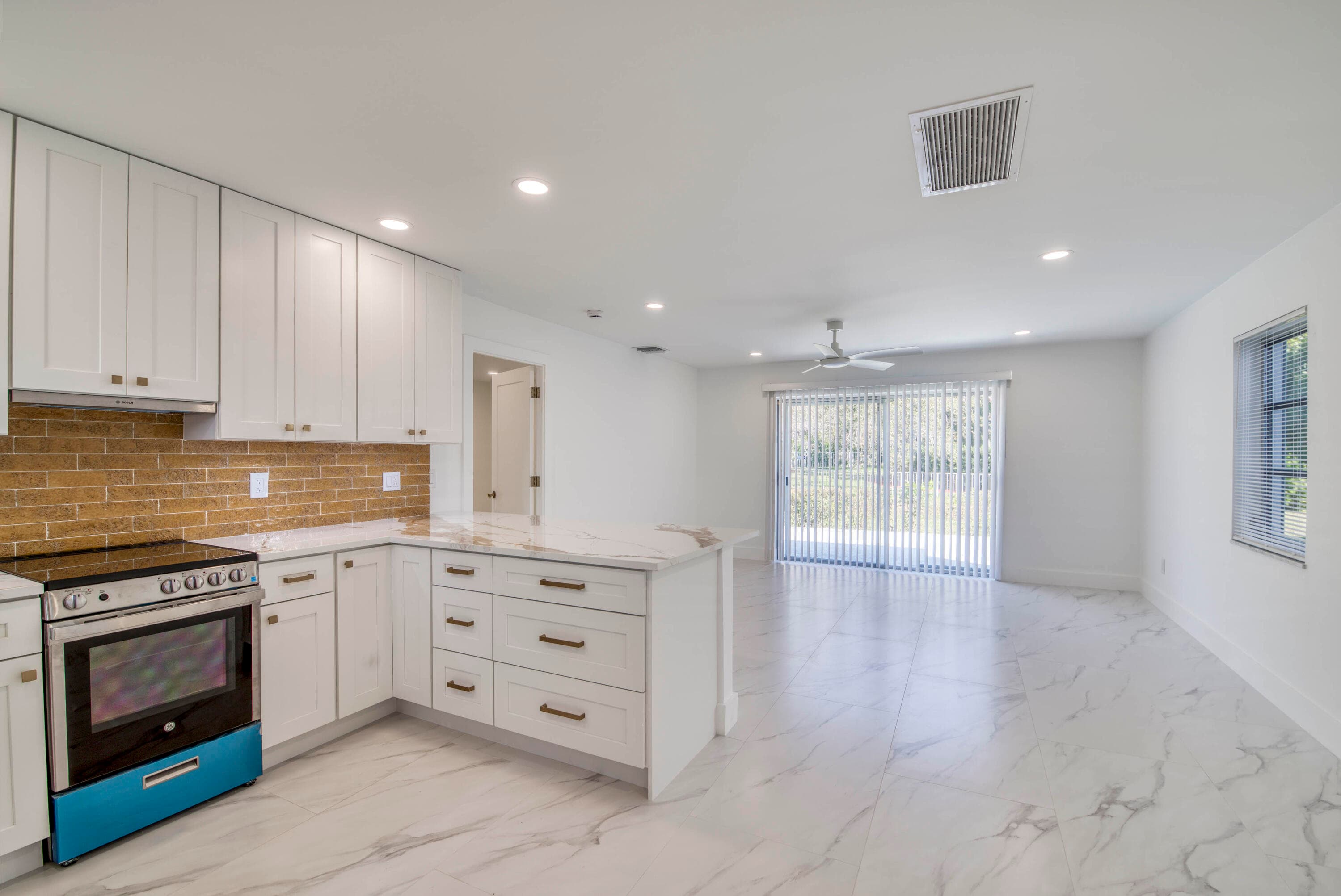 10084 Meridian Way N 4, Palm Beach Gardens, FL 33410 — photo 3 of 22