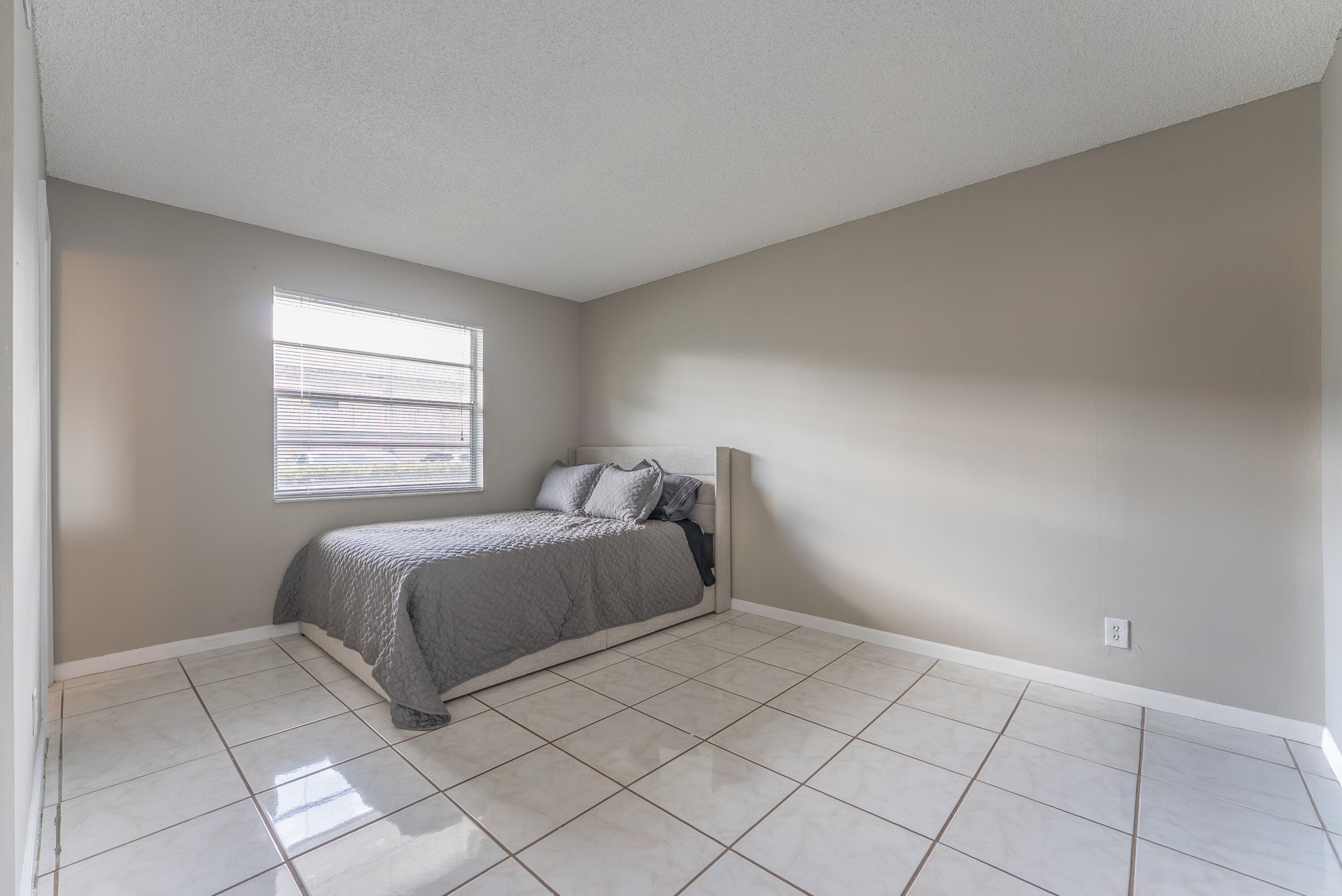720 N Dixie Highway 603, Lantana, FL 33462 — photo 12 of 27