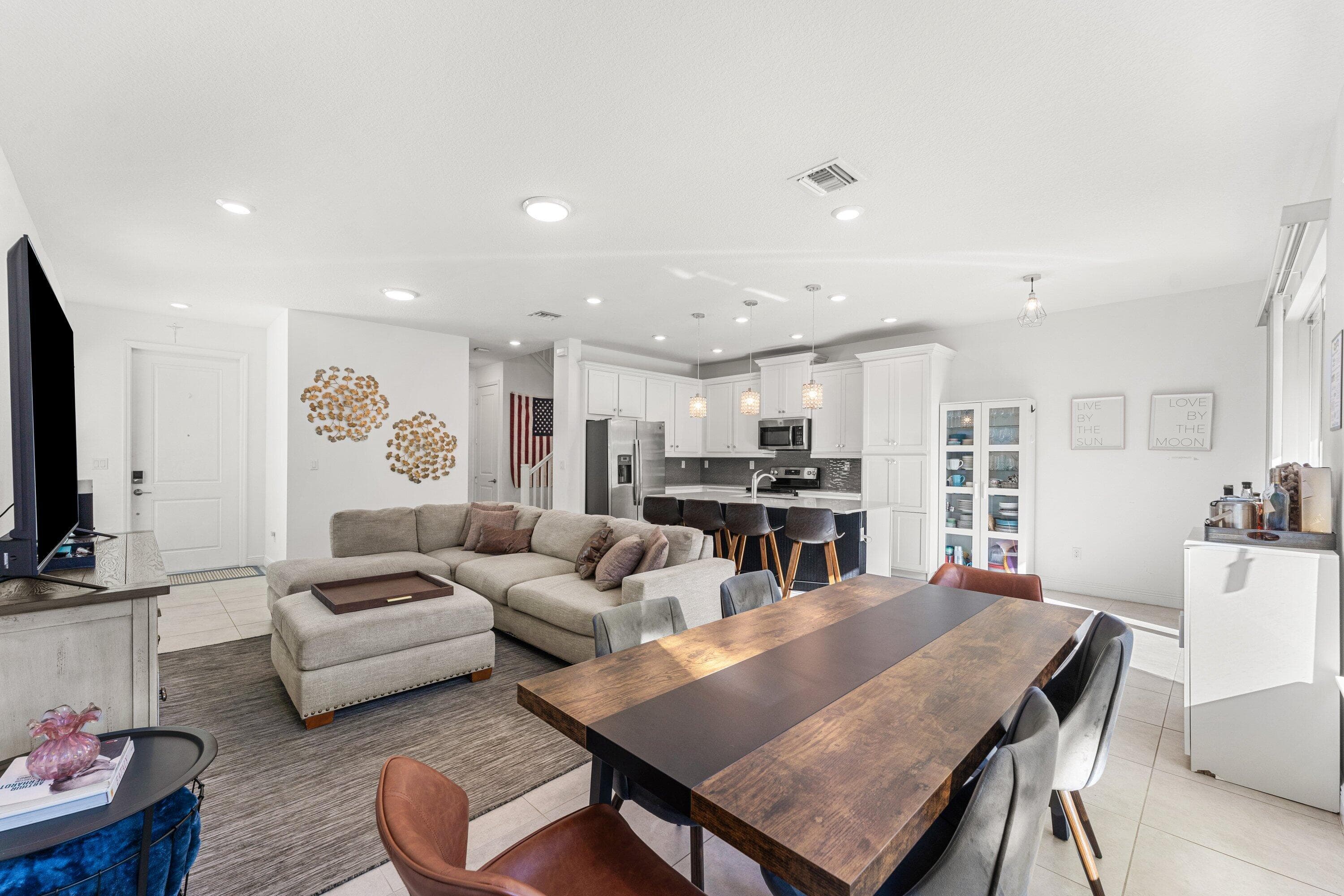 4330 Lago Drive, Deerfield Beach, FL 33064 — photo 11 of 36