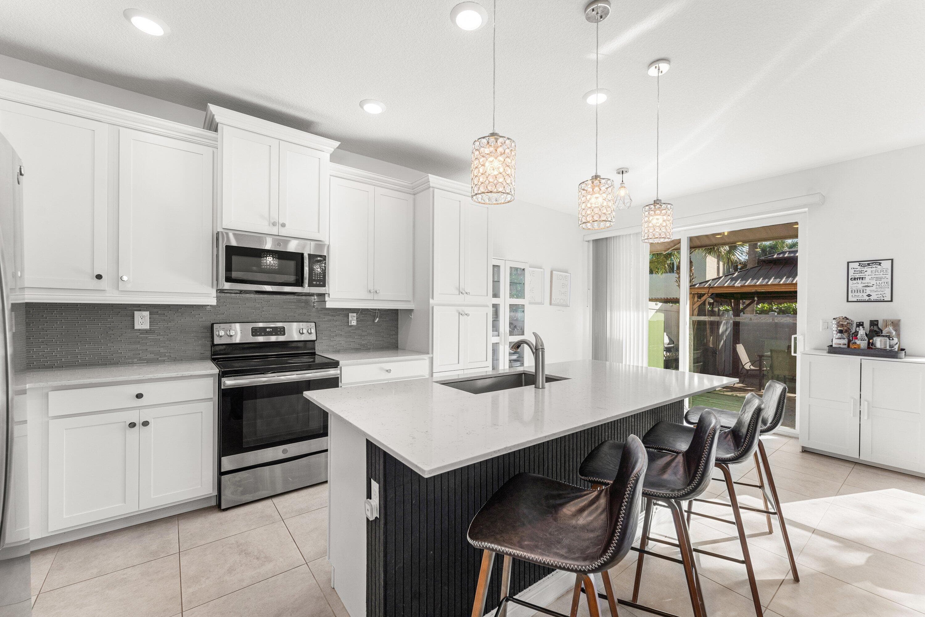 4330 Lago Drive, Deerfield Beach, FL 33064 — photo 16 of 36