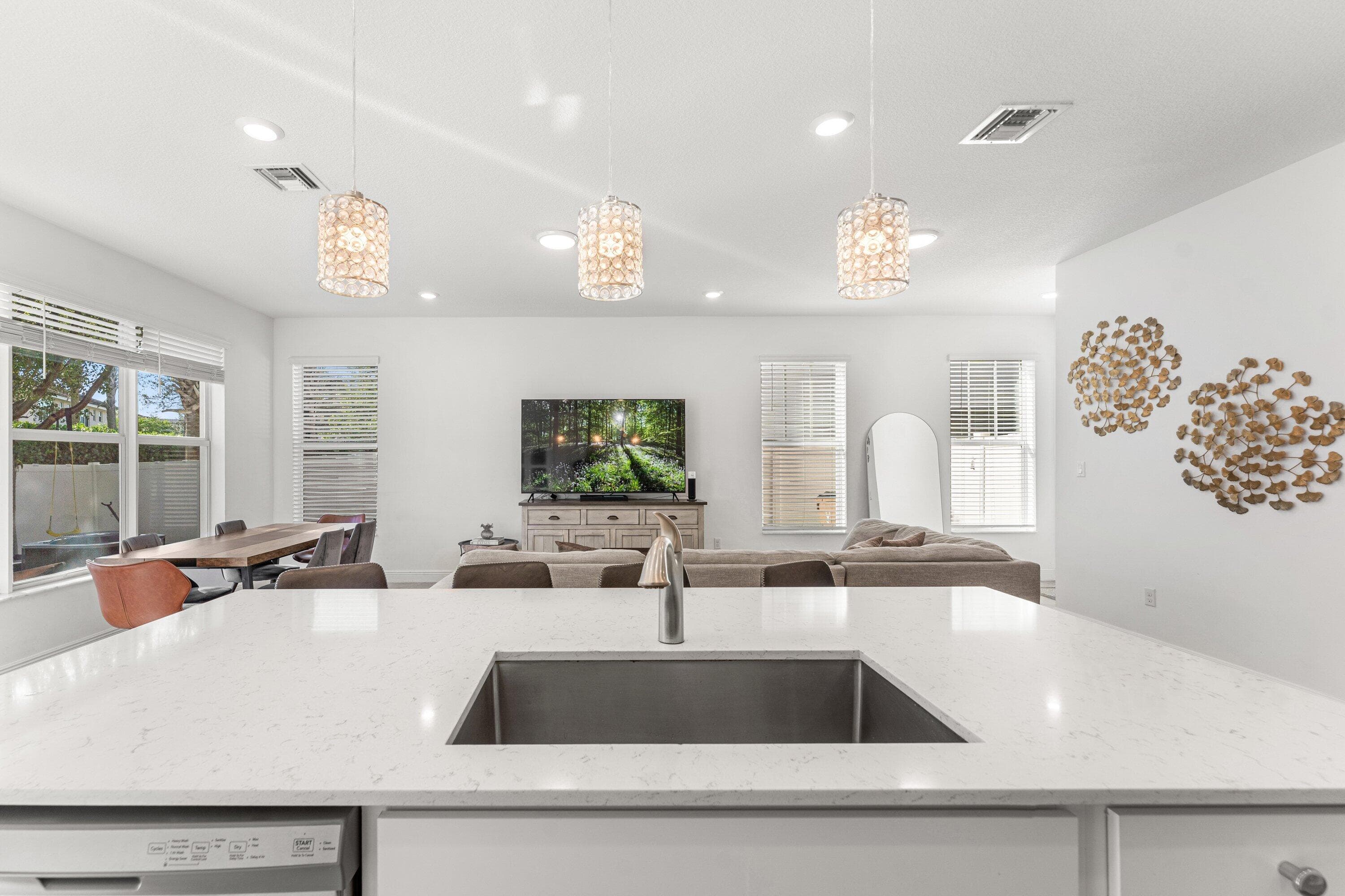 4330 Lago Drive, Deerfield Beach, FL 33064 — photo 18 of 36