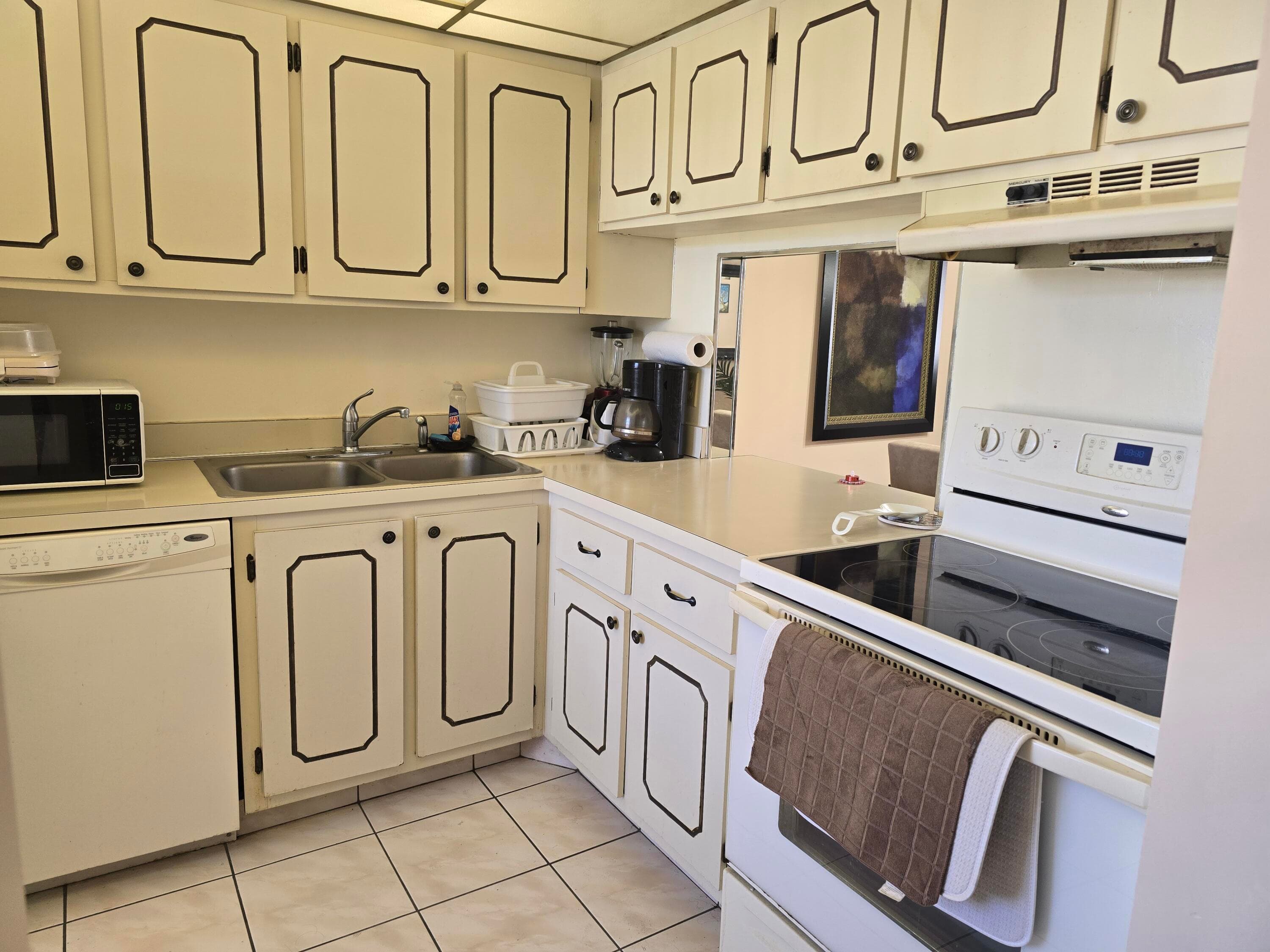 118 Lake Olive Drive, West Palm Beach, FL 33411 — photo 3 of 20