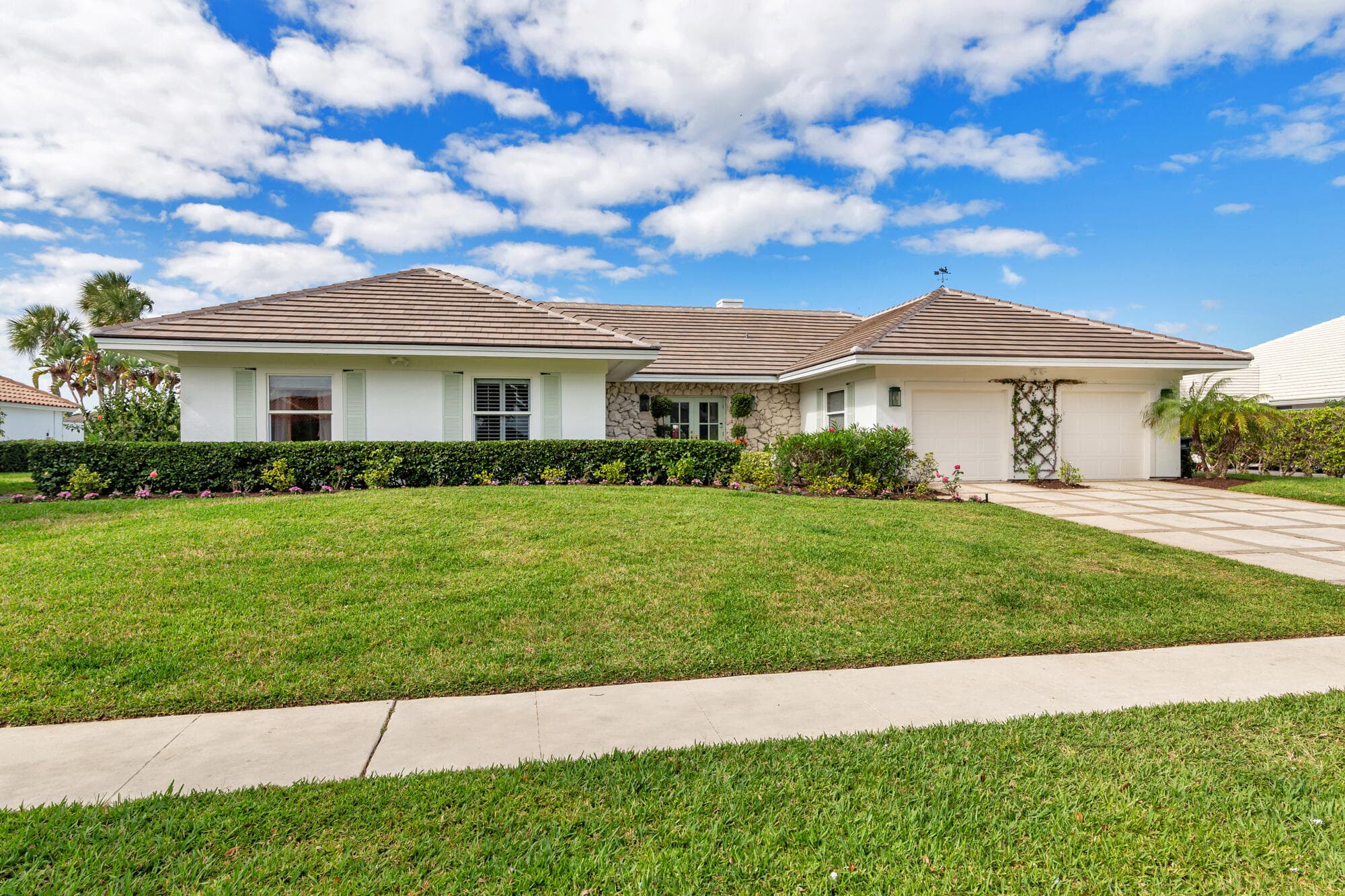 3125 Embassy Drive, West Palm Beach, FL 33401 — photo 2 of 32