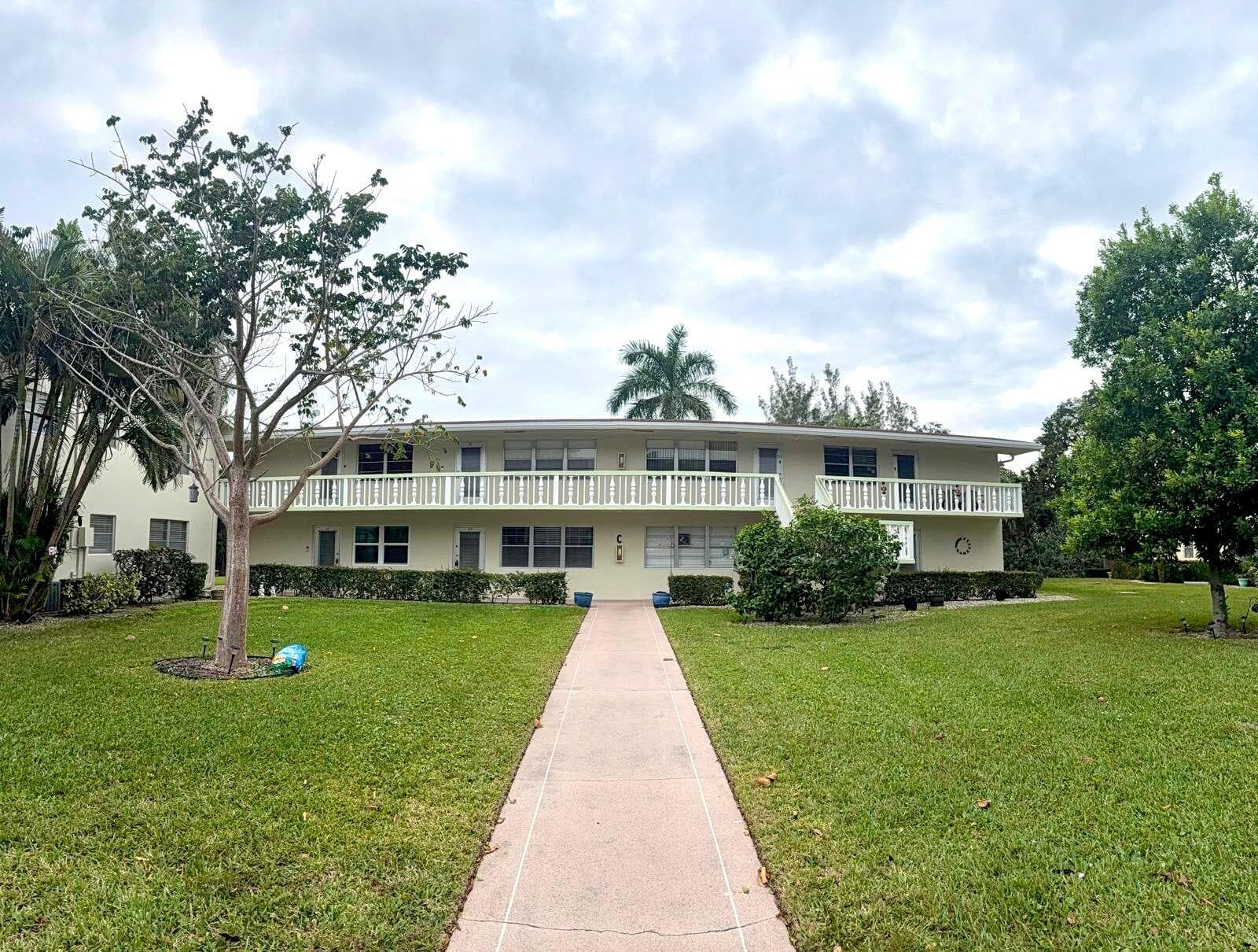 63 Windsor C, West Palm Beach, FL 33417 — photo 2 of 31