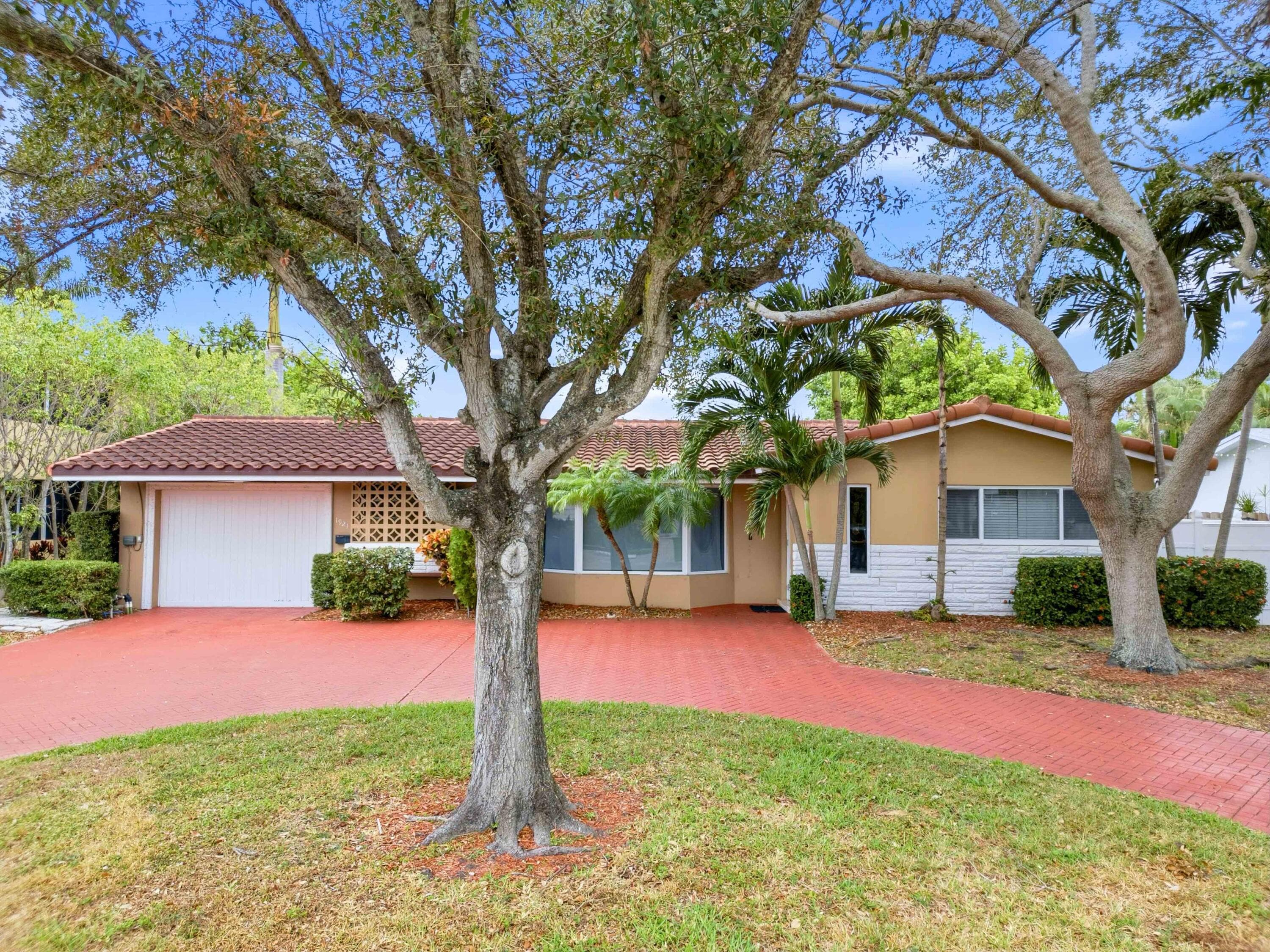 1921 NE 28th Court, Lighthouse Point, FL 33064 — photo 3 of 39