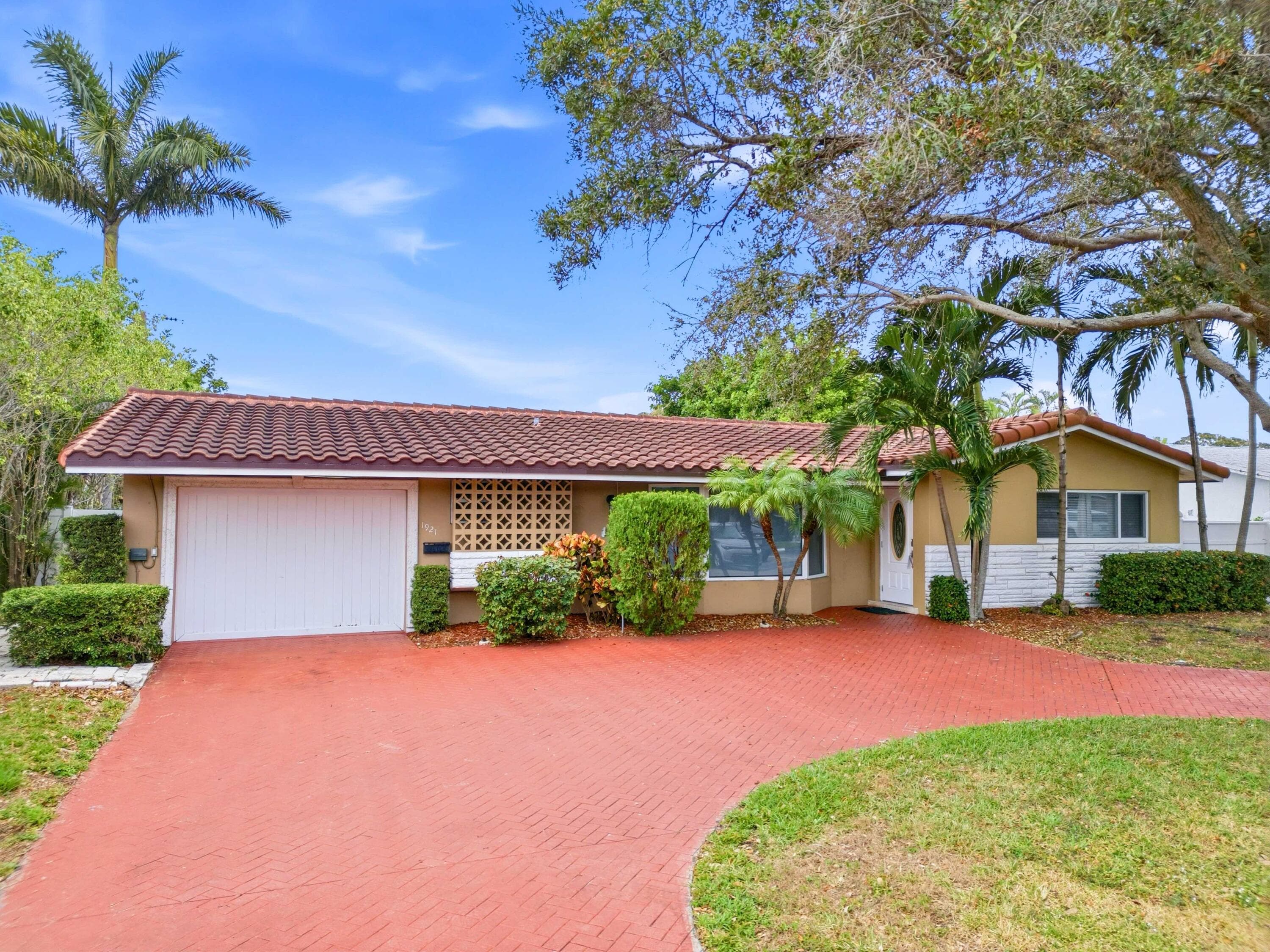 1921 NE 28th Court, Lighthouse Point, FL 33064 — photo 2 of 39