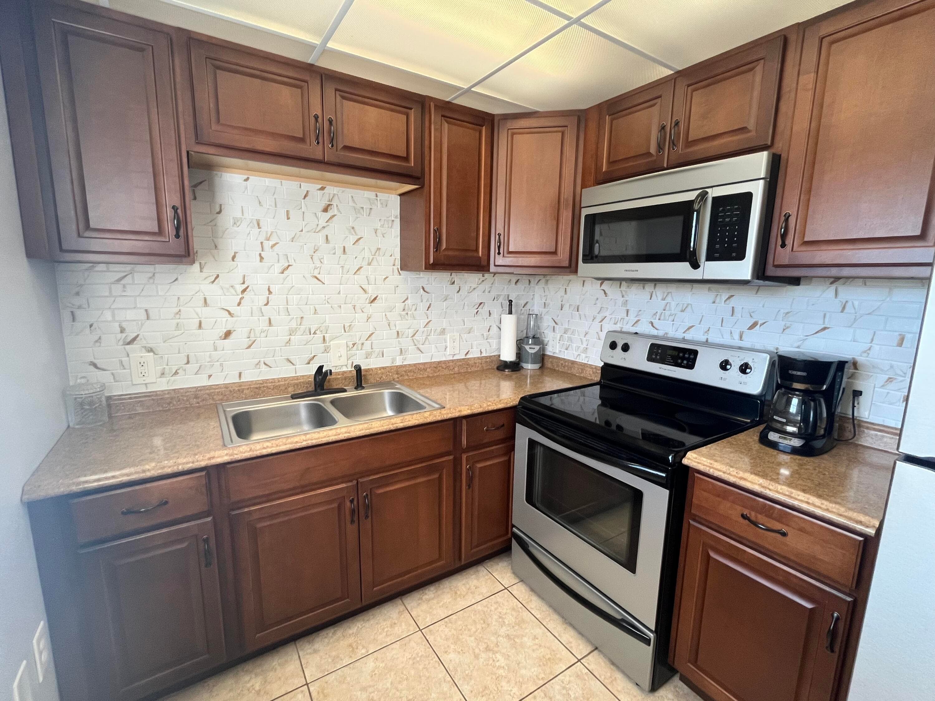 289 Brittany G, Delray Beach, FL 33446 — photo 1 of 37