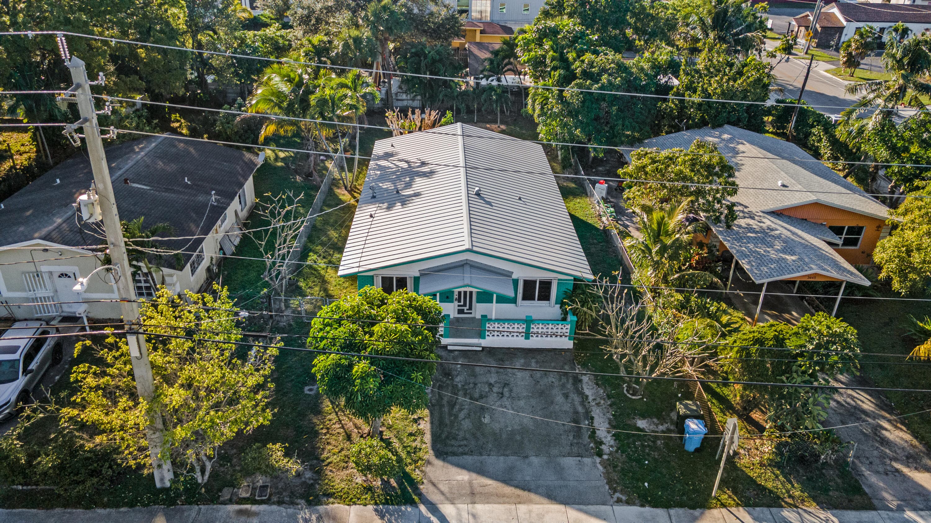 3443 NE 3rd Avenue, Oakland Park, FL 33334 — photo 2 of 59