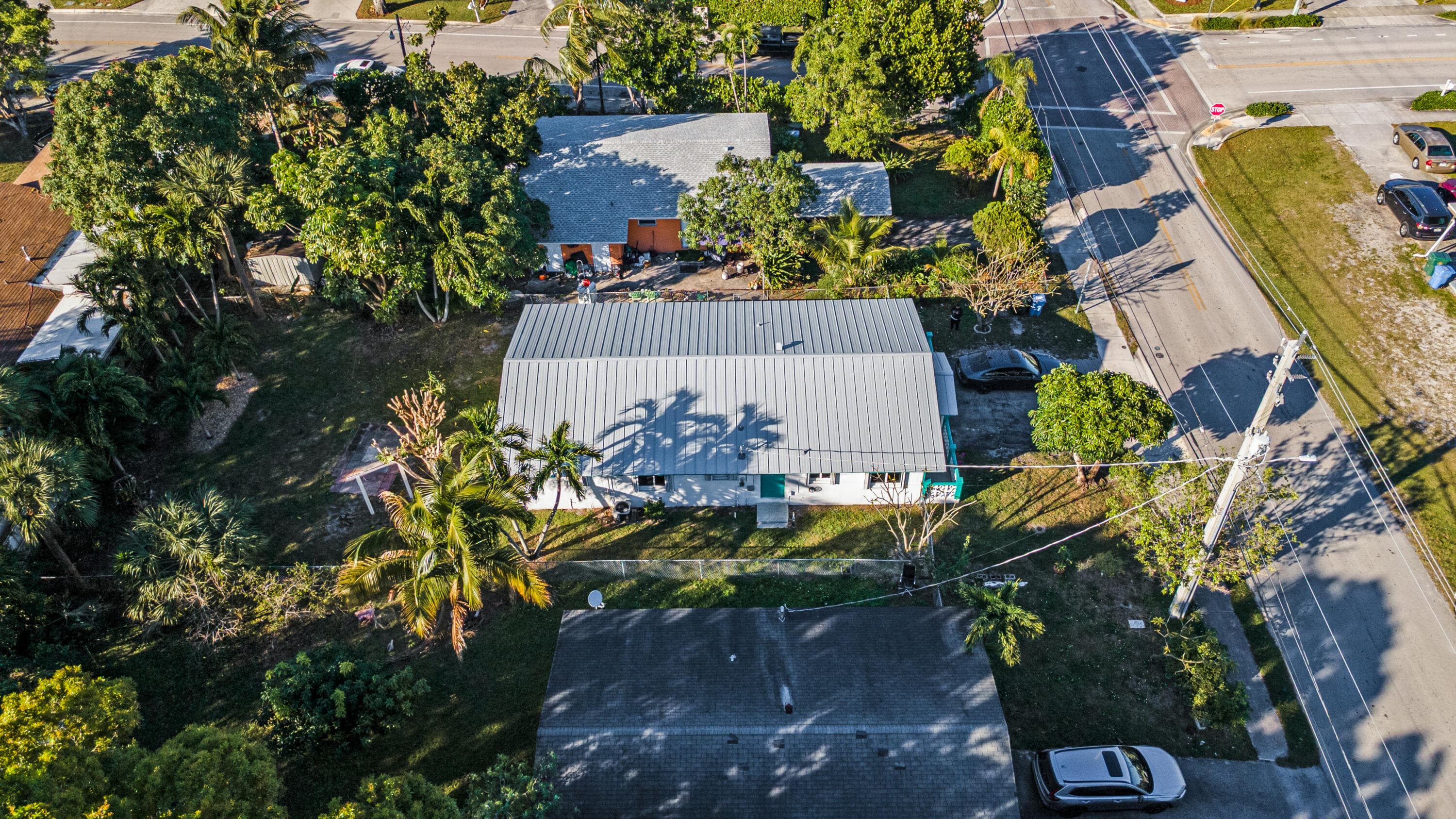3443 NE 3rd Avenue, Oakland Park, FL 33334 — photo 4 of 59