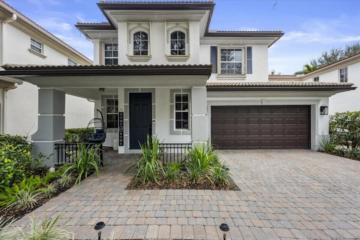 627 Castle Drive, Palm Beach Gardens, FL 33410 — photo 1 of 66