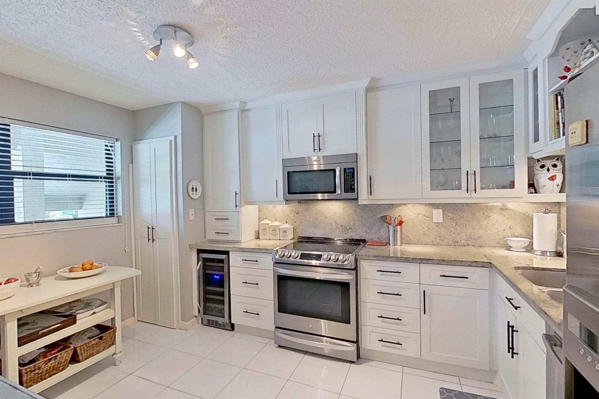 12871 Briarlake Drive 204, Palm Beach Gardens, FL 33418 — photo 11 of 38
