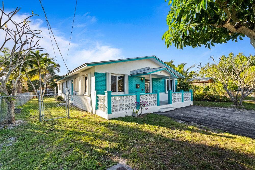 3443 NE 3rd Avenue, Oakland Park, FL 33334 — photo 15 of 59