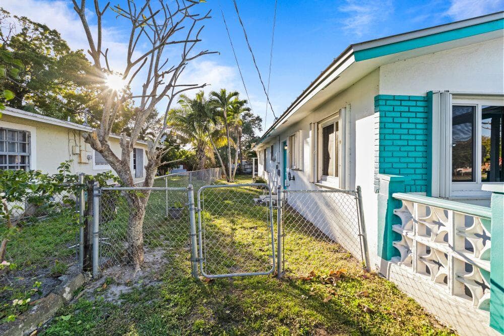 3443 NE 3rd Avenue, Oakland Park, FL 33334 — photo 14 of 59