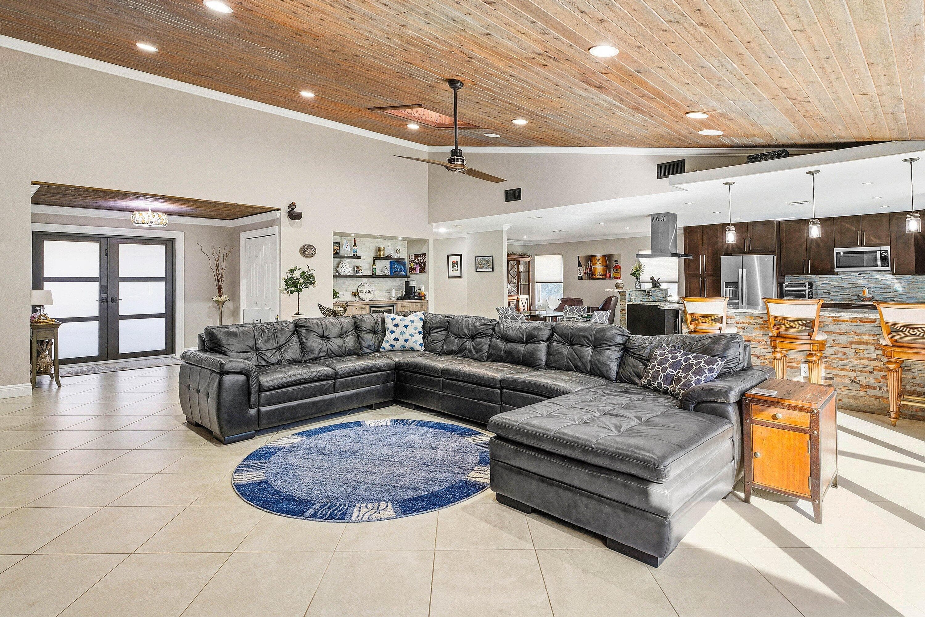 2412 SW 23rd Cranbrook Drive, Boynton Beach, FL 33436 — photo 4 of 45