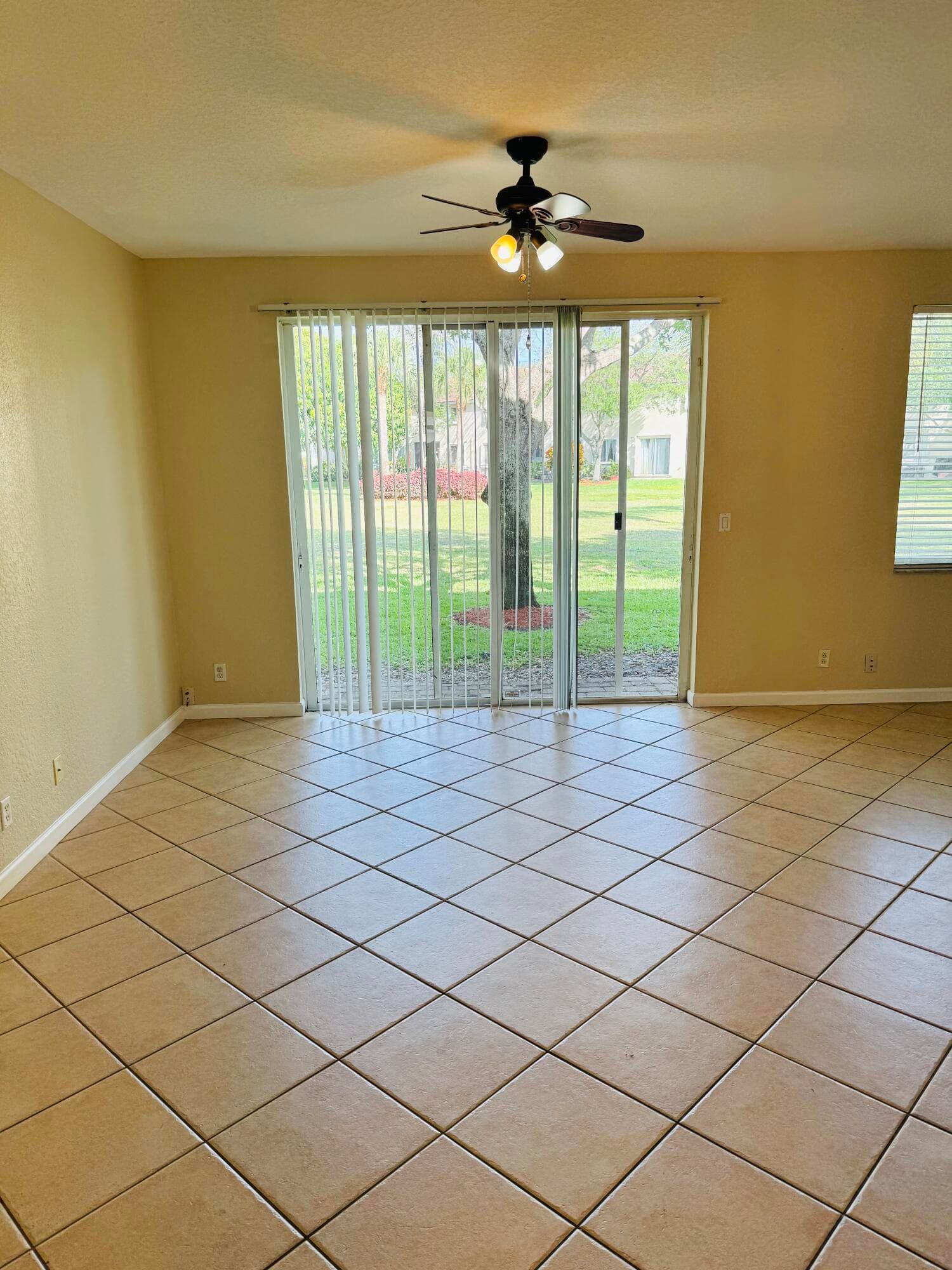 3033 N Evergreen Circle, Boynton Beach, FL 33426 — photo 3 of 17
