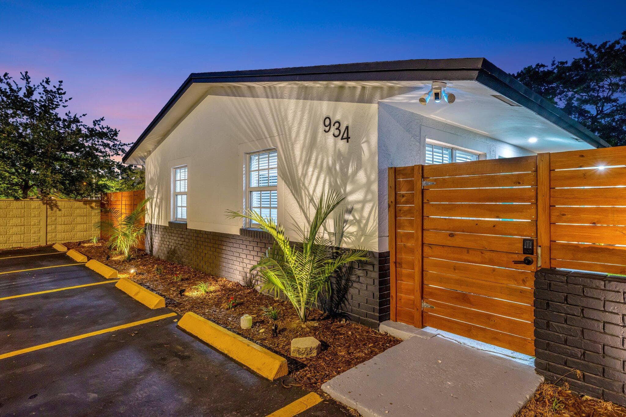 934 NW 4th Avenue 1-4, Fort Lauderdale, FL 33311 — photo 1 of 80