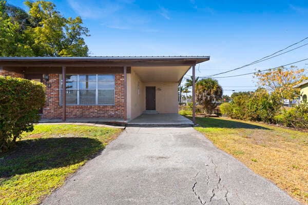 110 SW 12th Avenue, South Bay, FL 33493 — photo 3 of 28