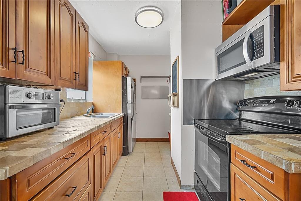 714 NE 10th Street 205, Hallandale Beach, FL 33009 — photo 4 of 9