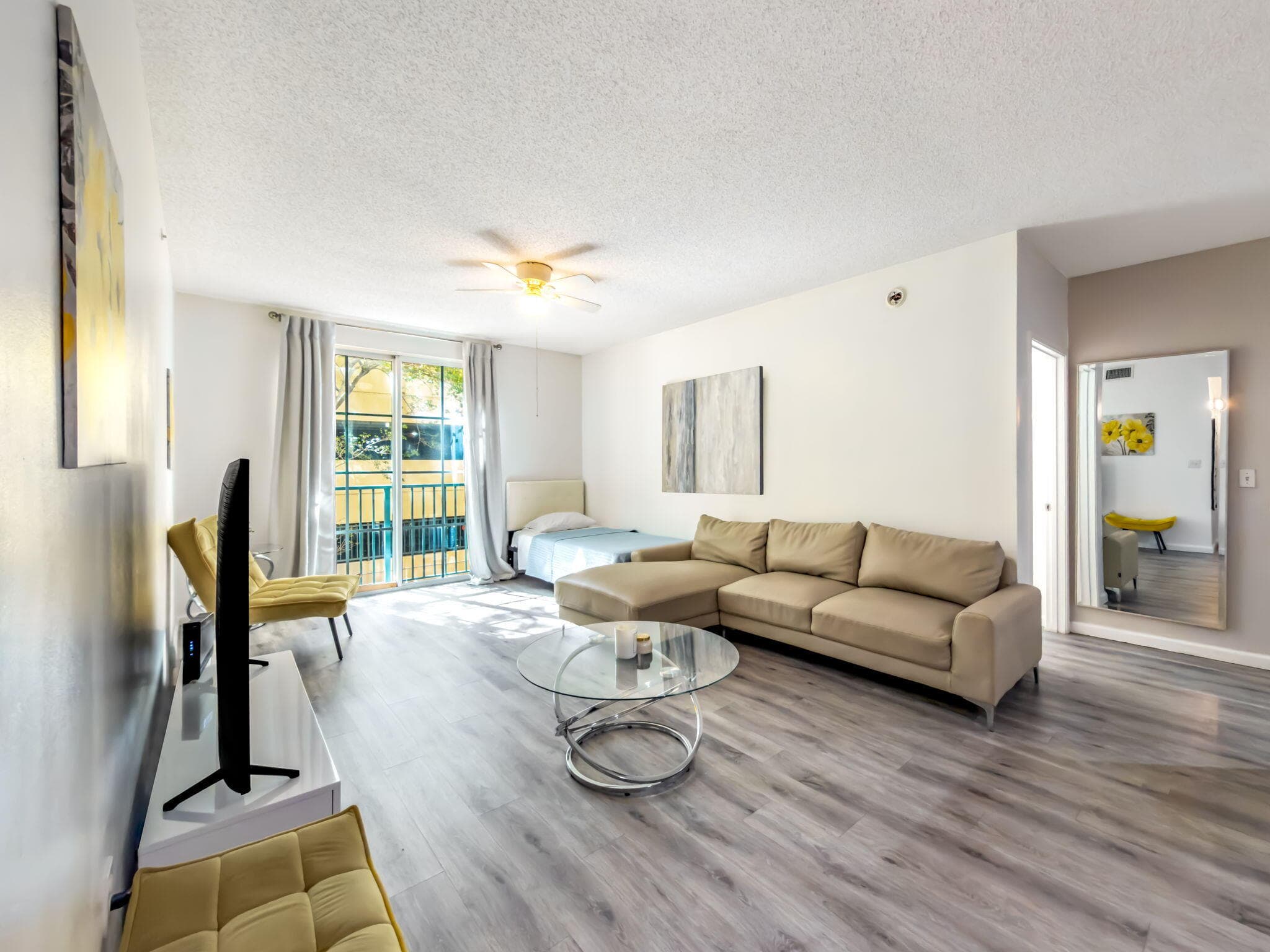 630 S Sapodilla Avenue 218, West Palm Beach, FL 33401 — photo 5 of 39