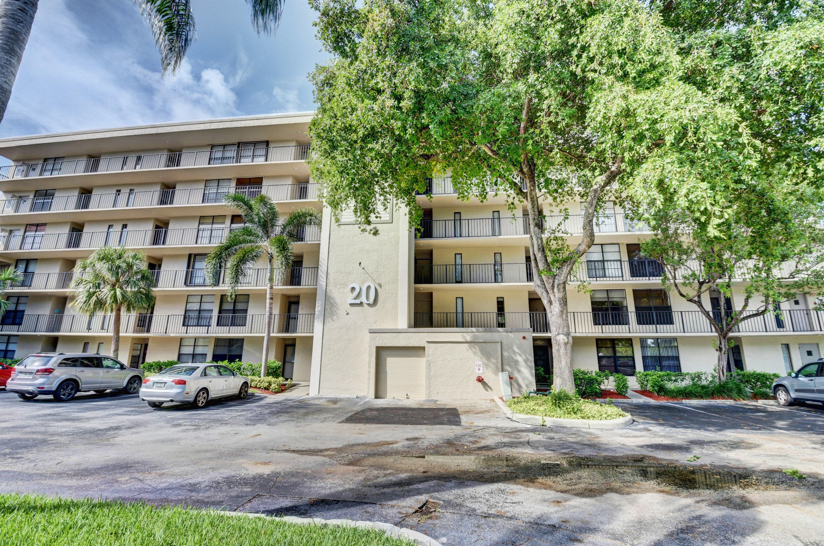 20 Royal Palm Way 602, Boca Raton, FL 33432 — photo 1 of 56