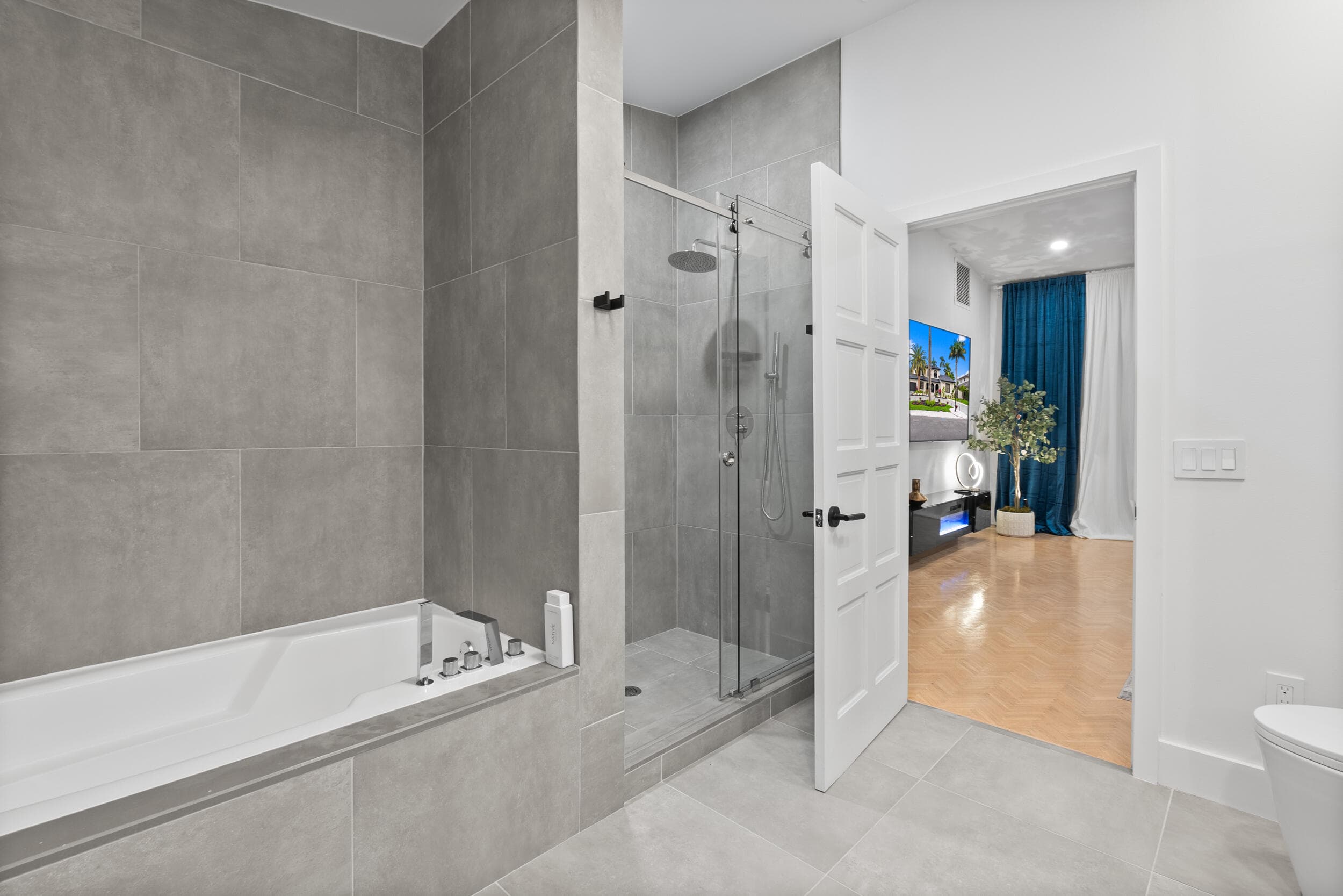 516 Royal Plaza Drive, Fort Lauderdale, FL 33301 — photo 9 of 41