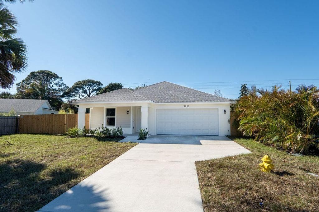 5232 SE 55th Terrace, Stuart, FL 34997 — photo 1 of 33
