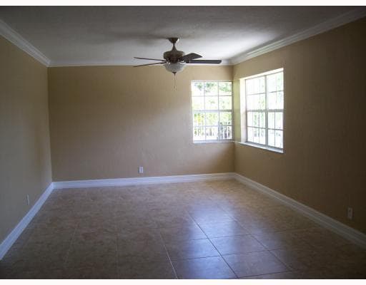 711 Fernwood Drive, West Palm Beach, FL 33405 — photo 3 of 11