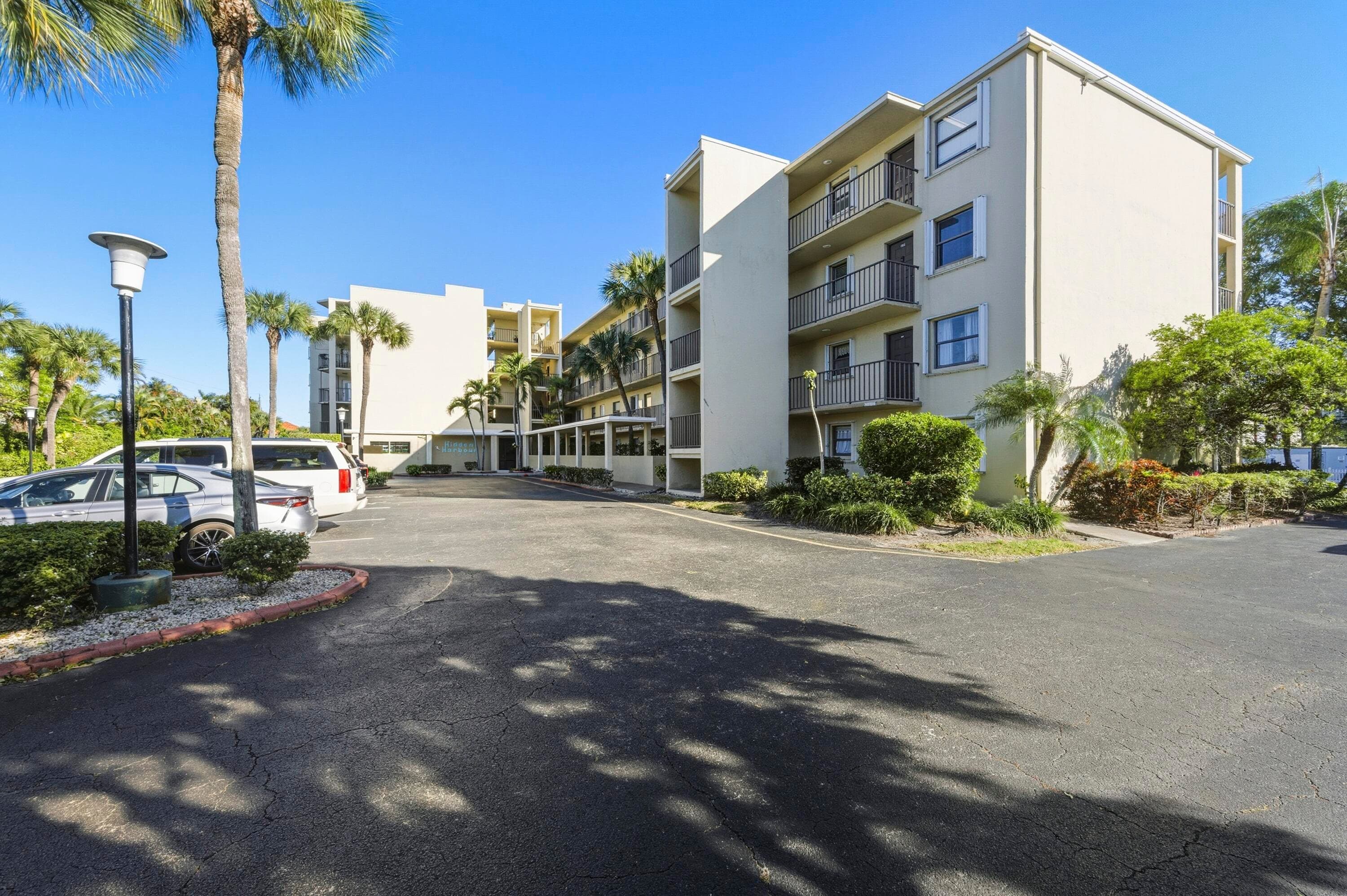 890 N Federal Highway 406, Lantana, FL 33462 — photo 2 of 63