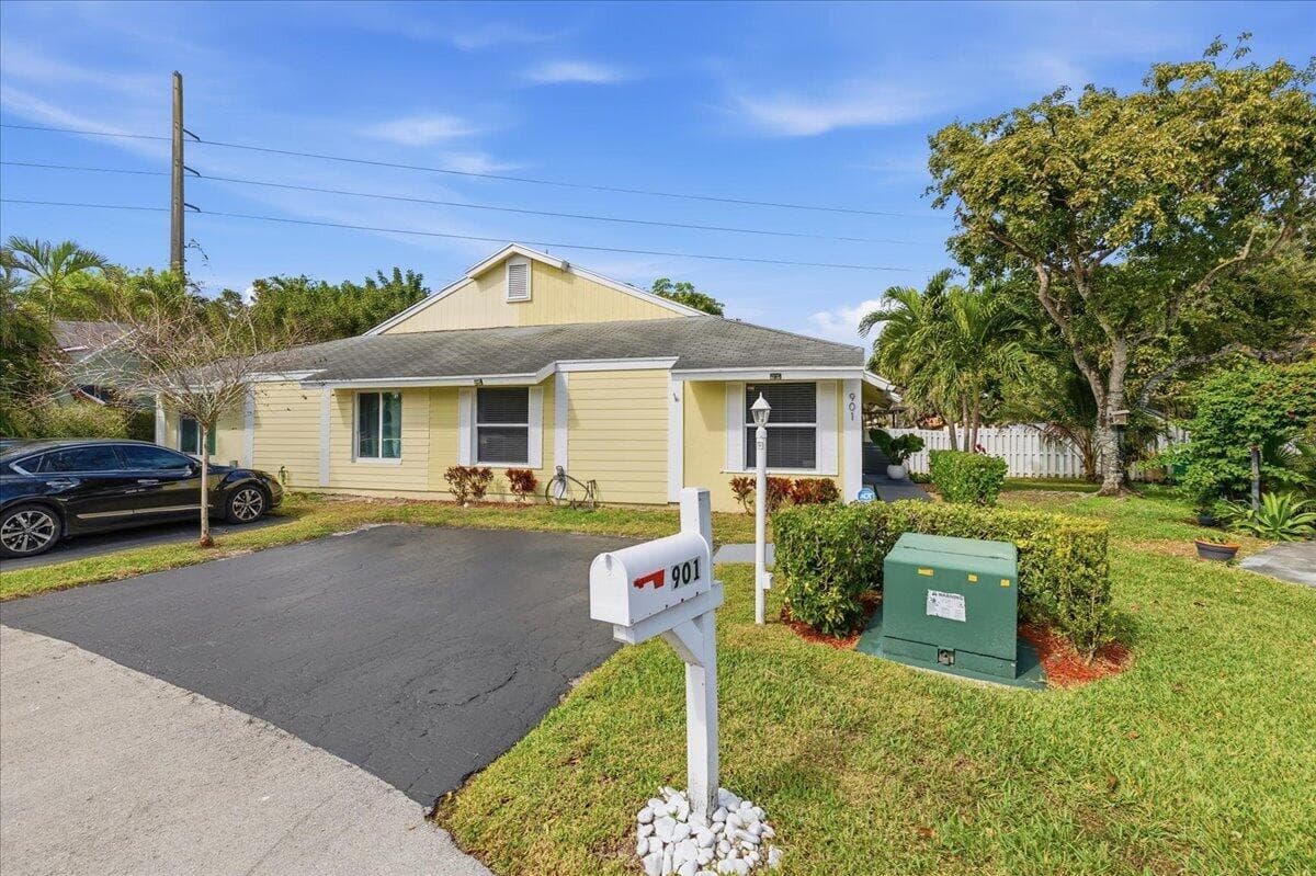 901 SW 111th Way, Davie, FL 33324 — photo 5 of 45