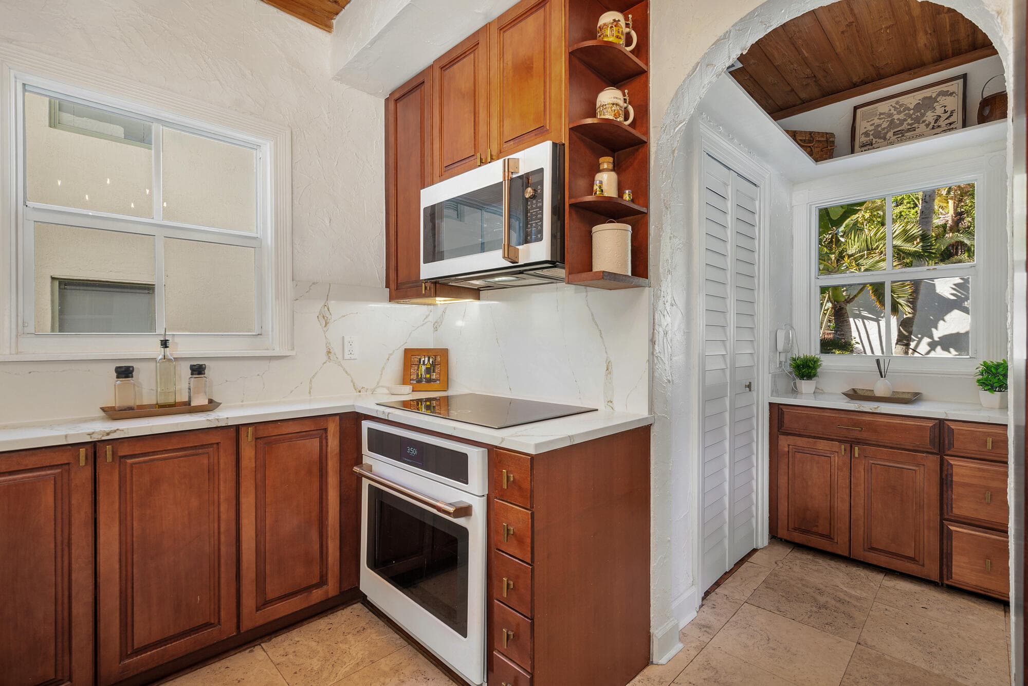 137 Edgewood Drive, West Palm Beach, FL 33405 — photo 18 of 42