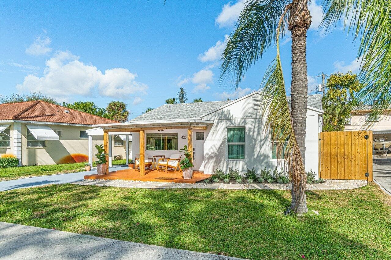 423 W Ocean Avenue, Lantana, FL 33462 — photo 3 of 53