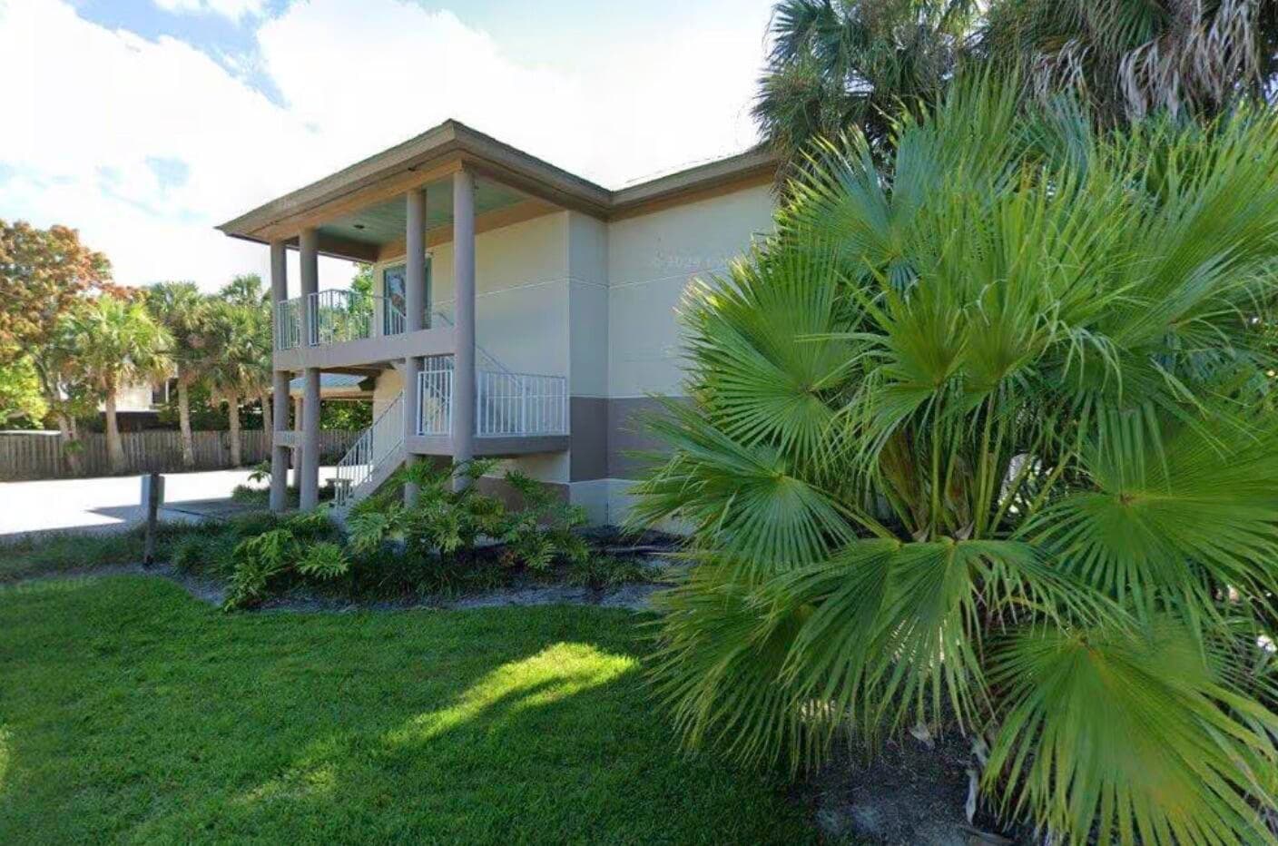 416 SE Flamingo Avenue, Stuart, FL 34996 — photo 1 of 29