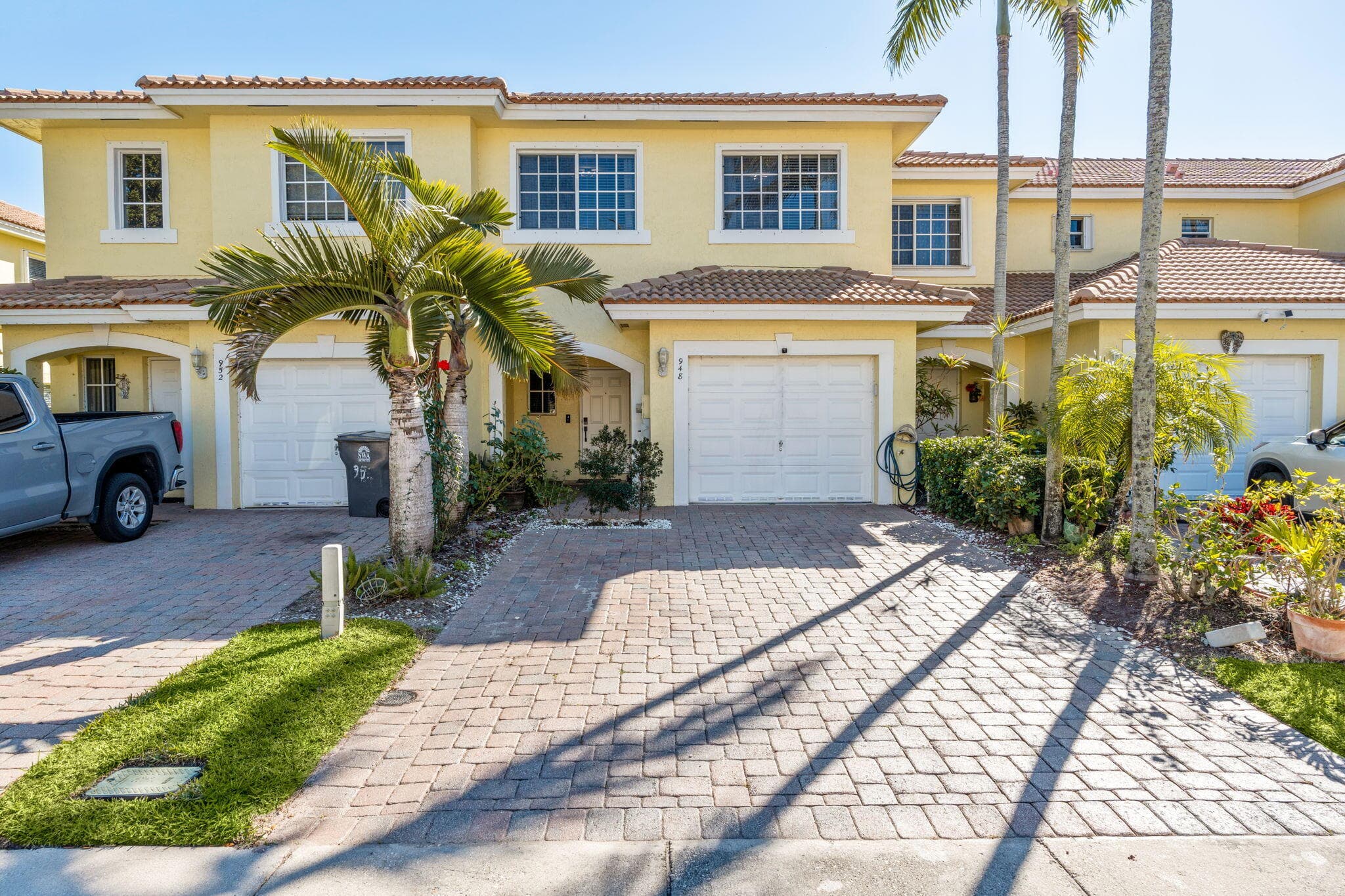 948 Imperial Lake Road, West Palm Beach, FL 33413 — photo 1 of 67