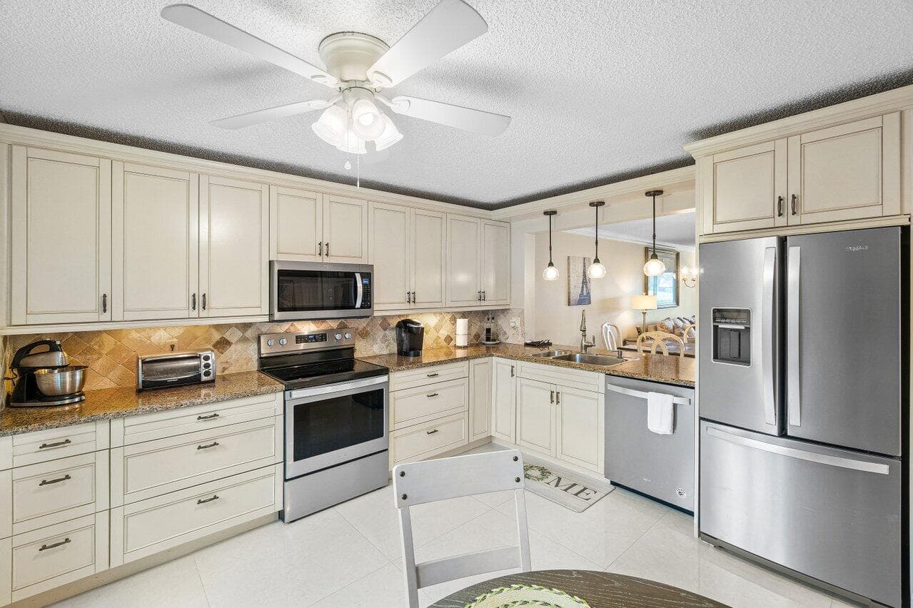5771 Fairway Park Court 103, Boynton Beach, FL 33437 — photo 3 of 31