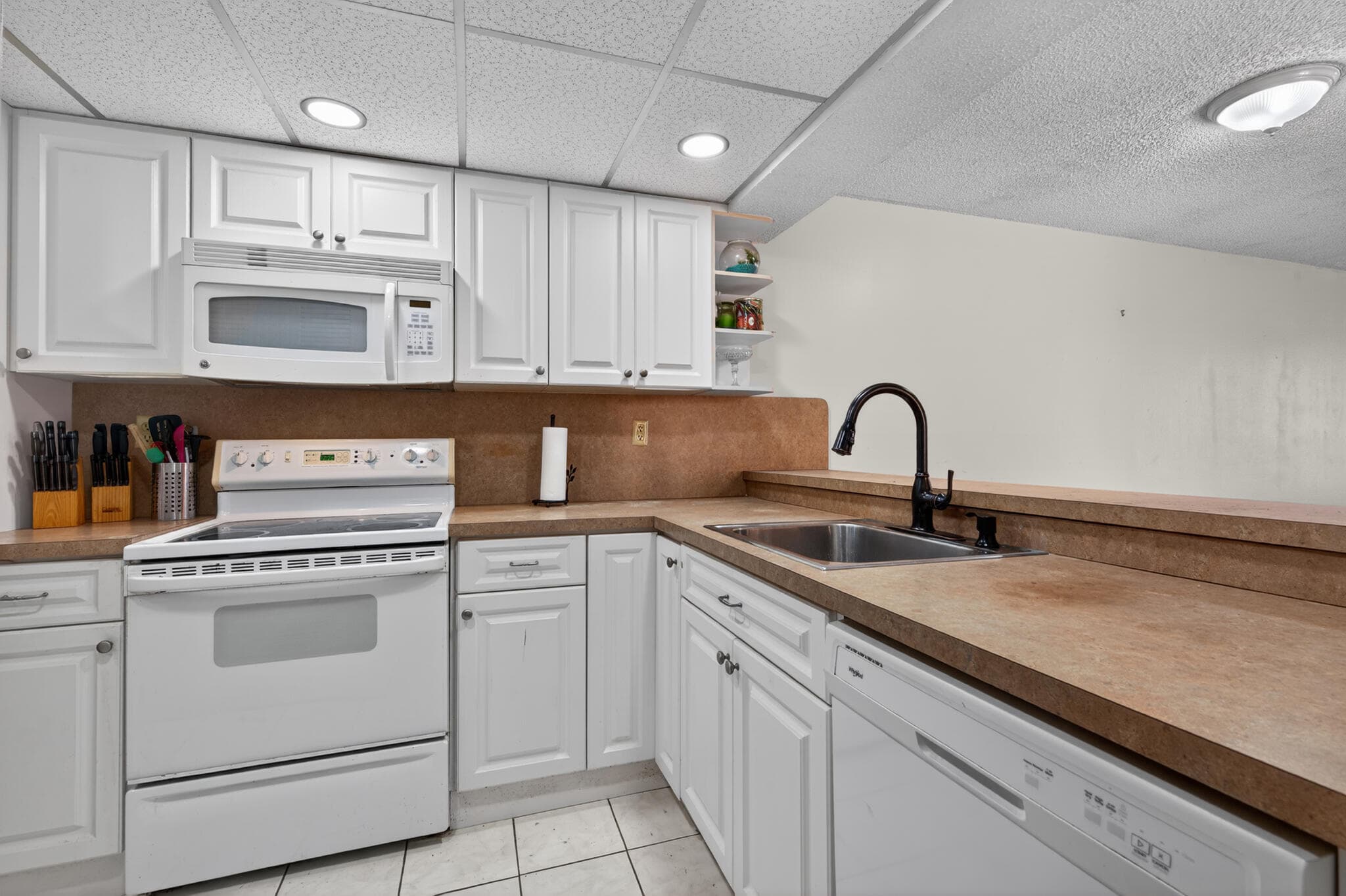 1340 E Golfview Drive, Pembroke Pines, FL 33026 — photo 12 of 27