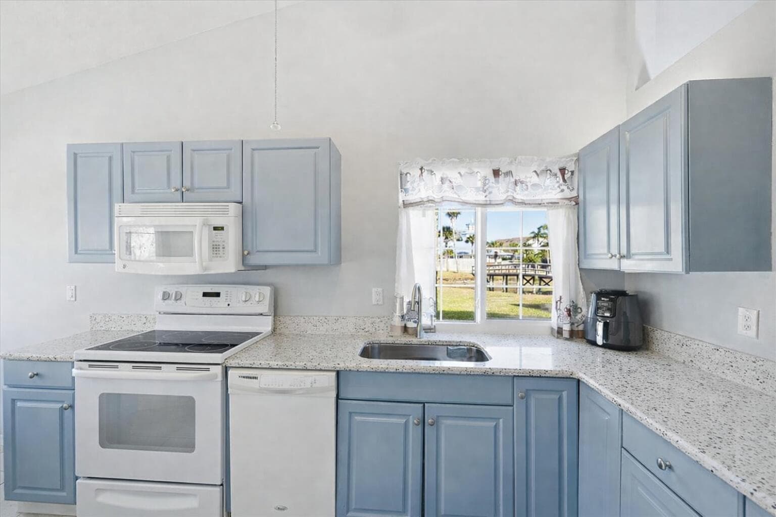 1827 Aynsley Way 5, Vero Beach, FL 32966 — photo 10 of 43