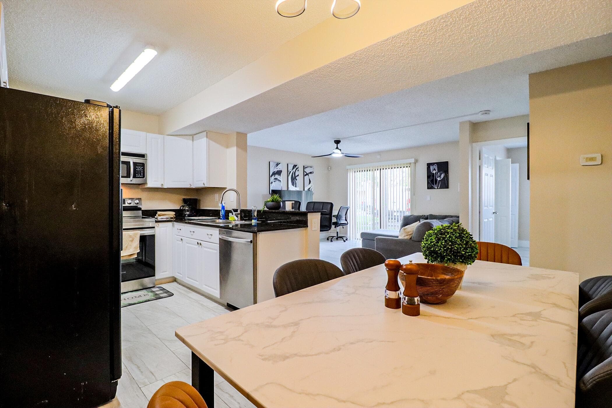 450 Palm Circle 106, Pembroke Pines, FL 33025 — photo 13 of 87