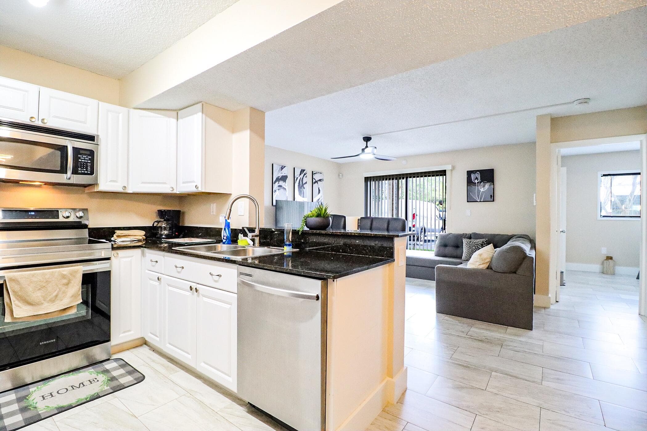 450 Palm Circle 106, Pembroke Pines, FL 33025 — photo 23 of 87