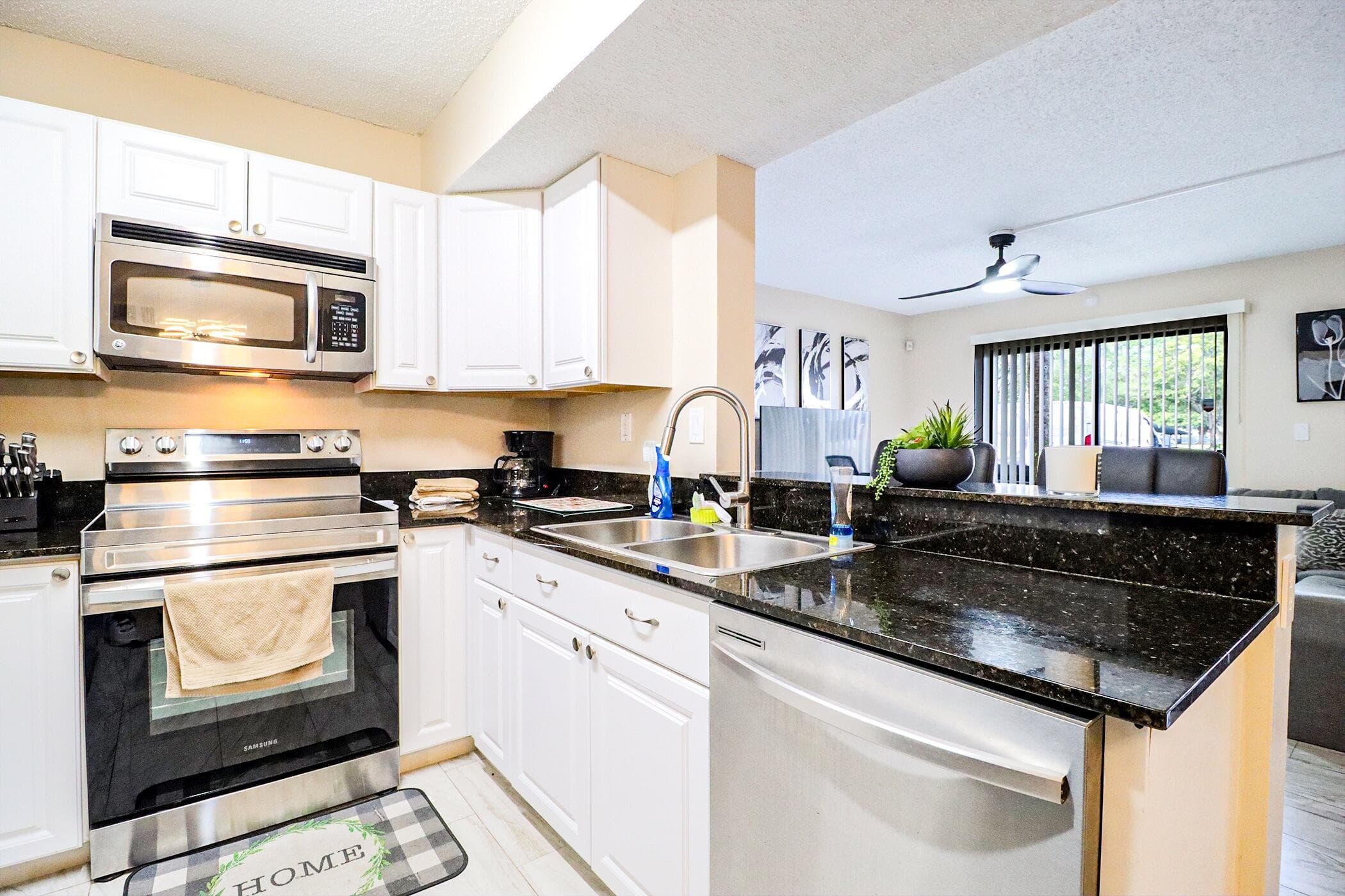 450 Palm Circle 106, Pembroke Pines, FL 33025 — photo 24 of 87