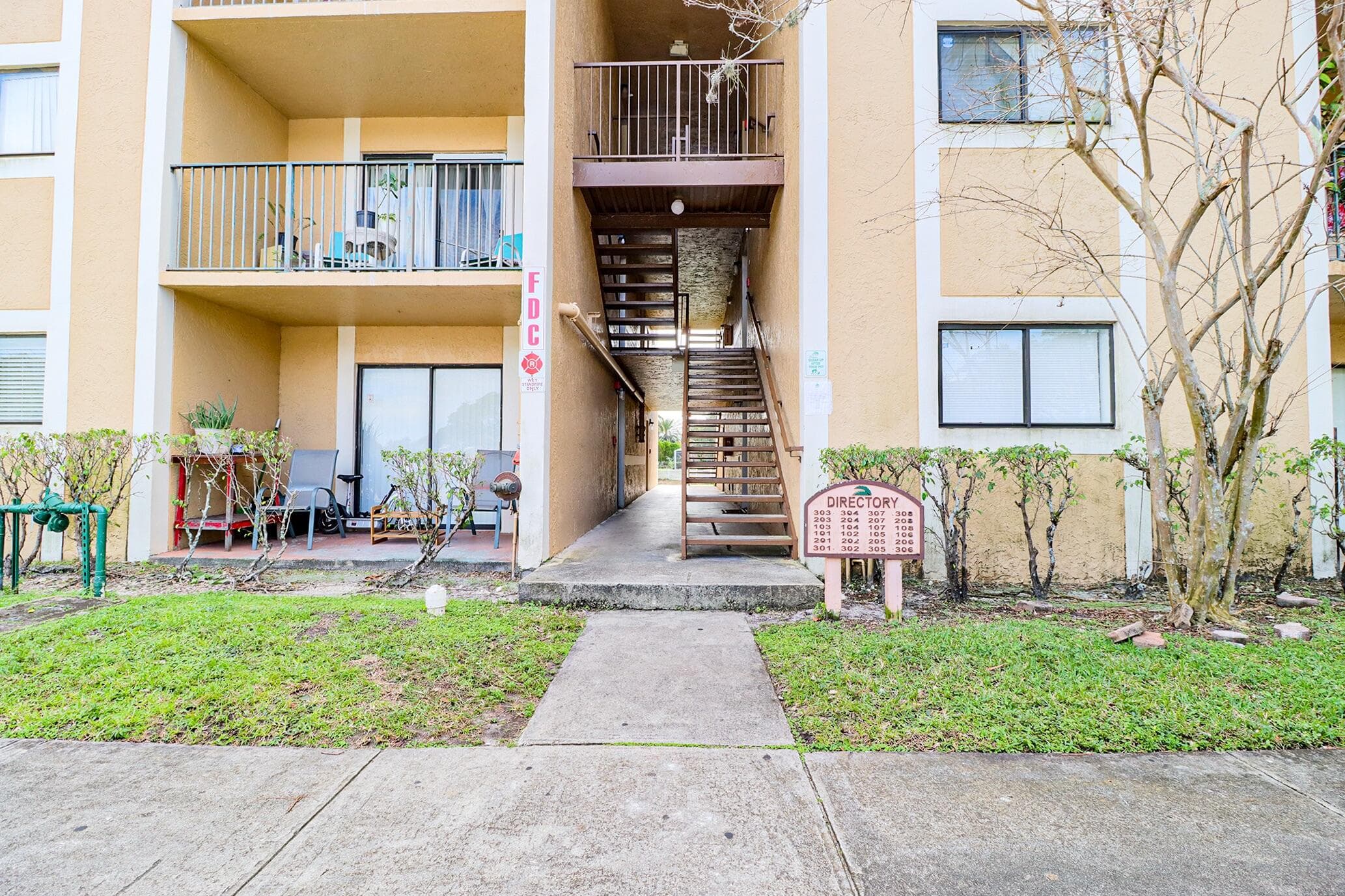 450 Palm Circle 106, Pembroke Pines, FL 33025 — photo 3 of 87
