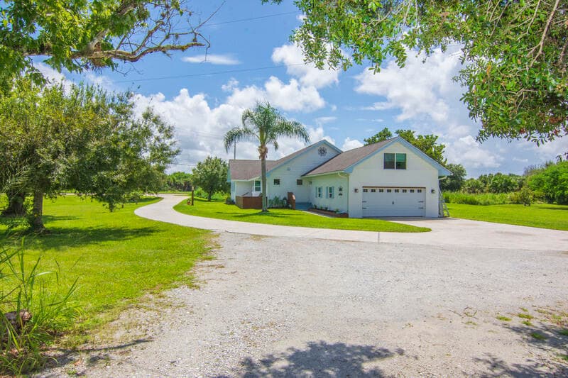3675 66th Avenue, Vero Beach, FL 32966 — photo 2 of 21