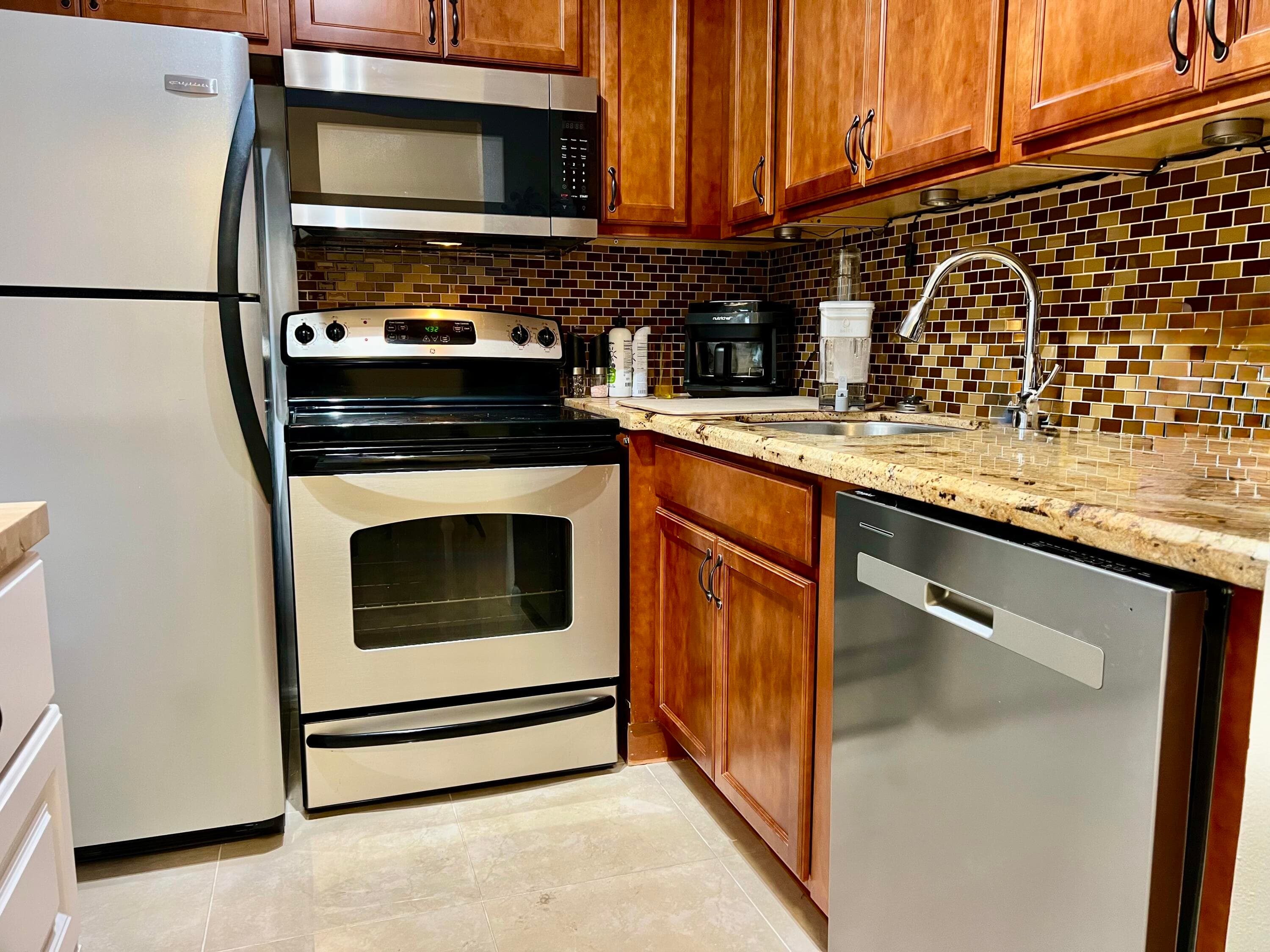 1011 Harwood C 1011, Deerfield Beach, FL 33442 — photo 7 of 46