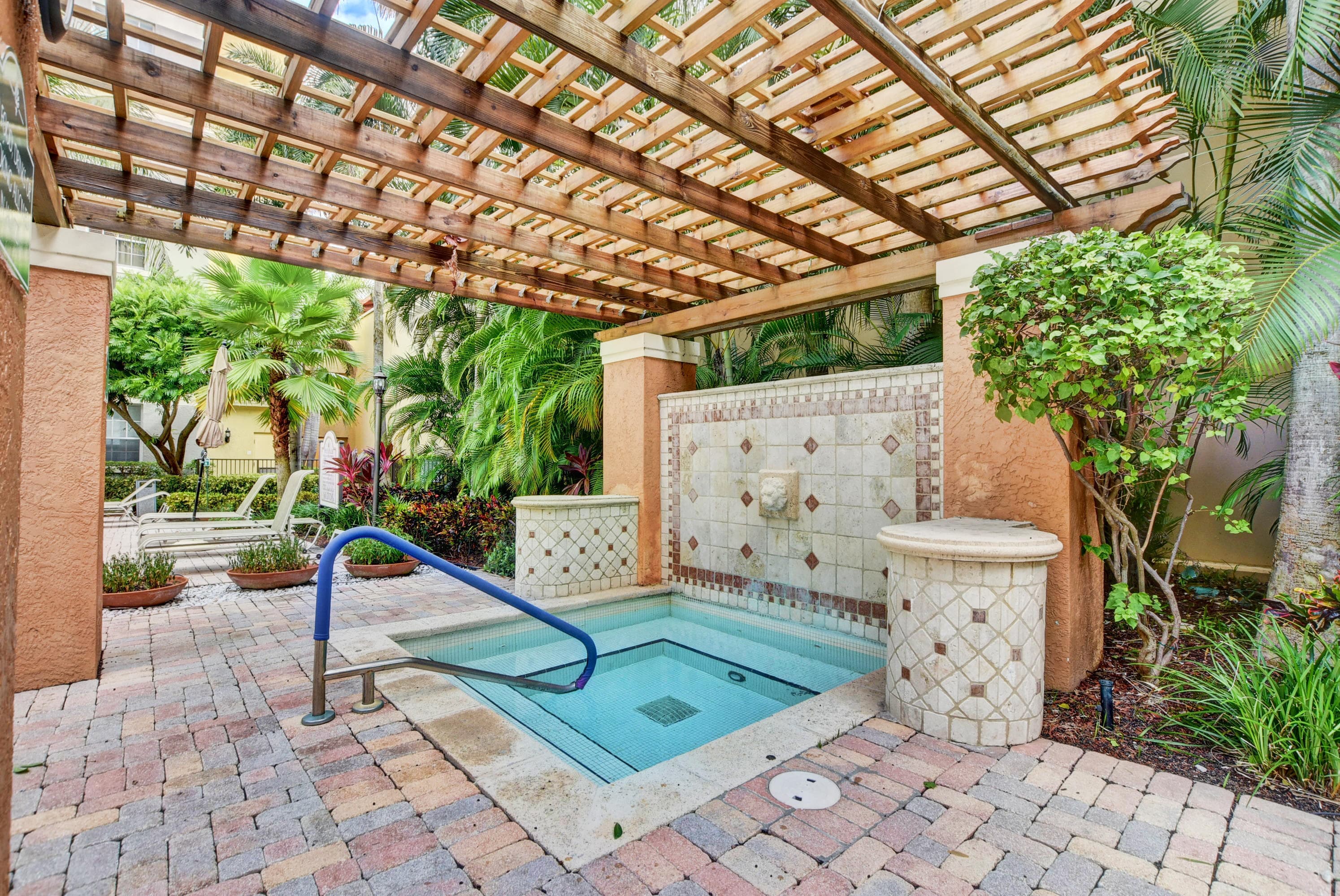 630 S Sapodilla Avenue 112, West Palm Beach, FL 33401 — photo 33 of 63