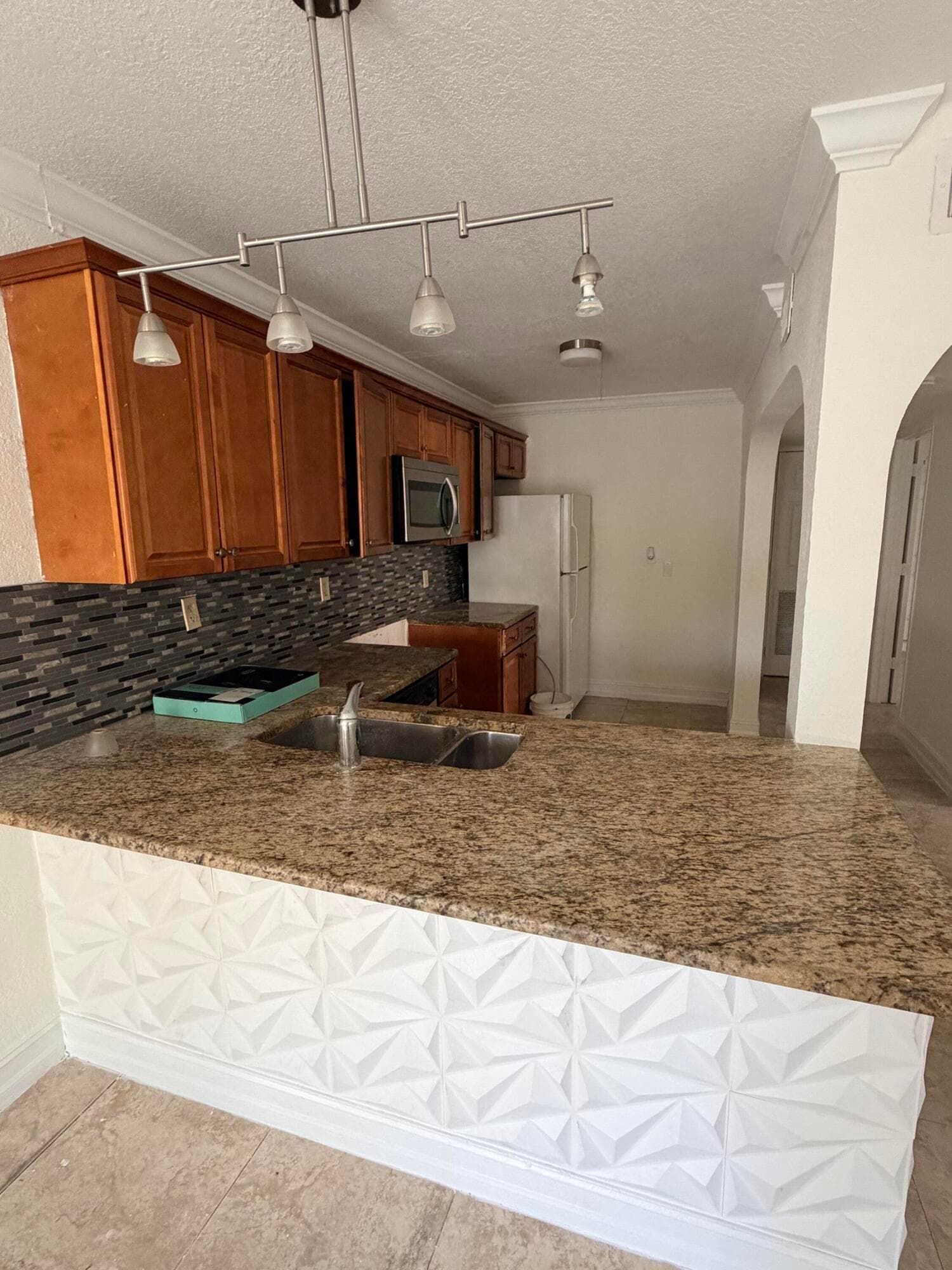 711 Fernwood Drive, West Palm Beach, FL 33405 — photo 6 of 11