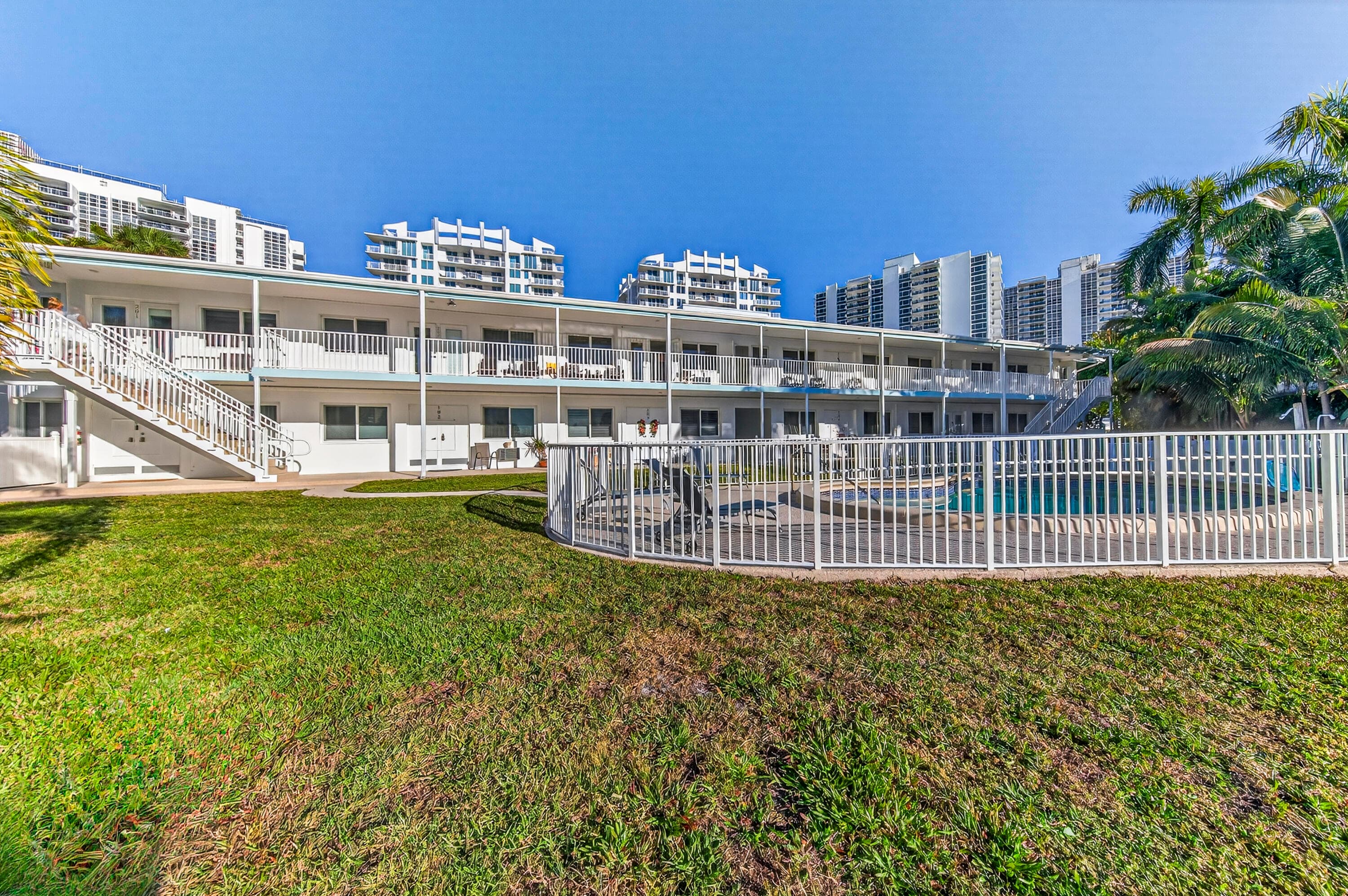 2815 NE 33rd Avenue 106, Fort Lauderdale, FL 33308 — photo 24 of 33