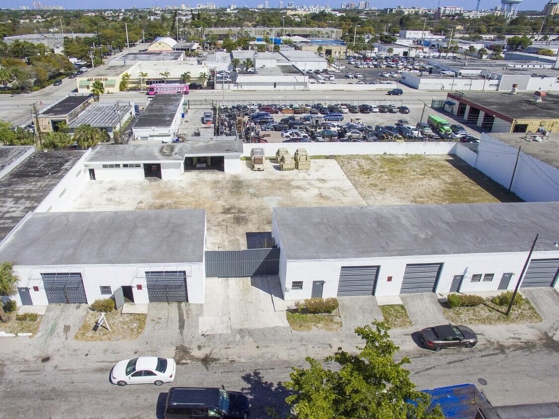 842 NW 7th Terrace NW, Fort Lauderdale, FL 33311 — photo 4 of 19